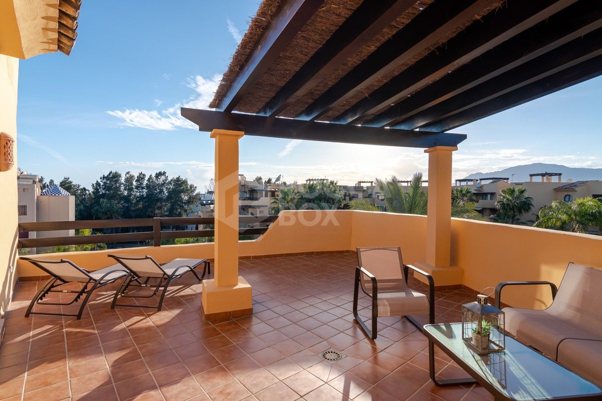 Beautiful penthouse with panoramic views, located 100 meters from the sandy beaches of Costalita!