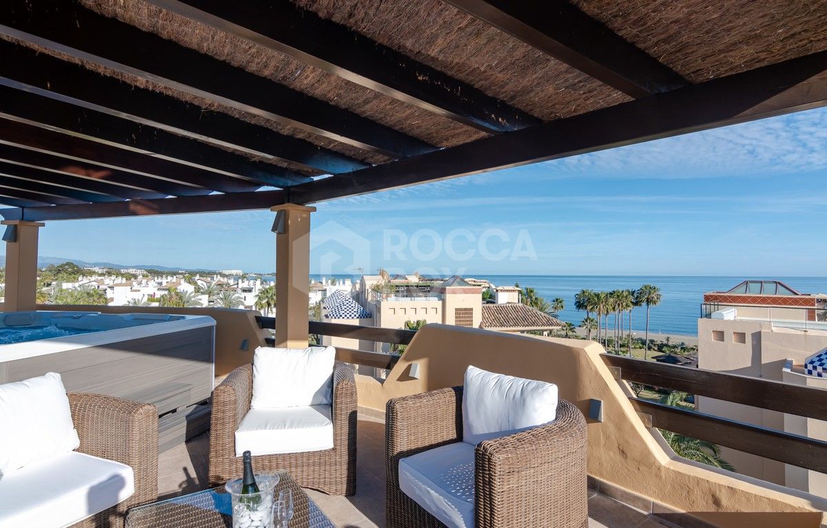 Beautiful penthouse with panoramic views, located 100 meters from the sandy beaches of Costalita!