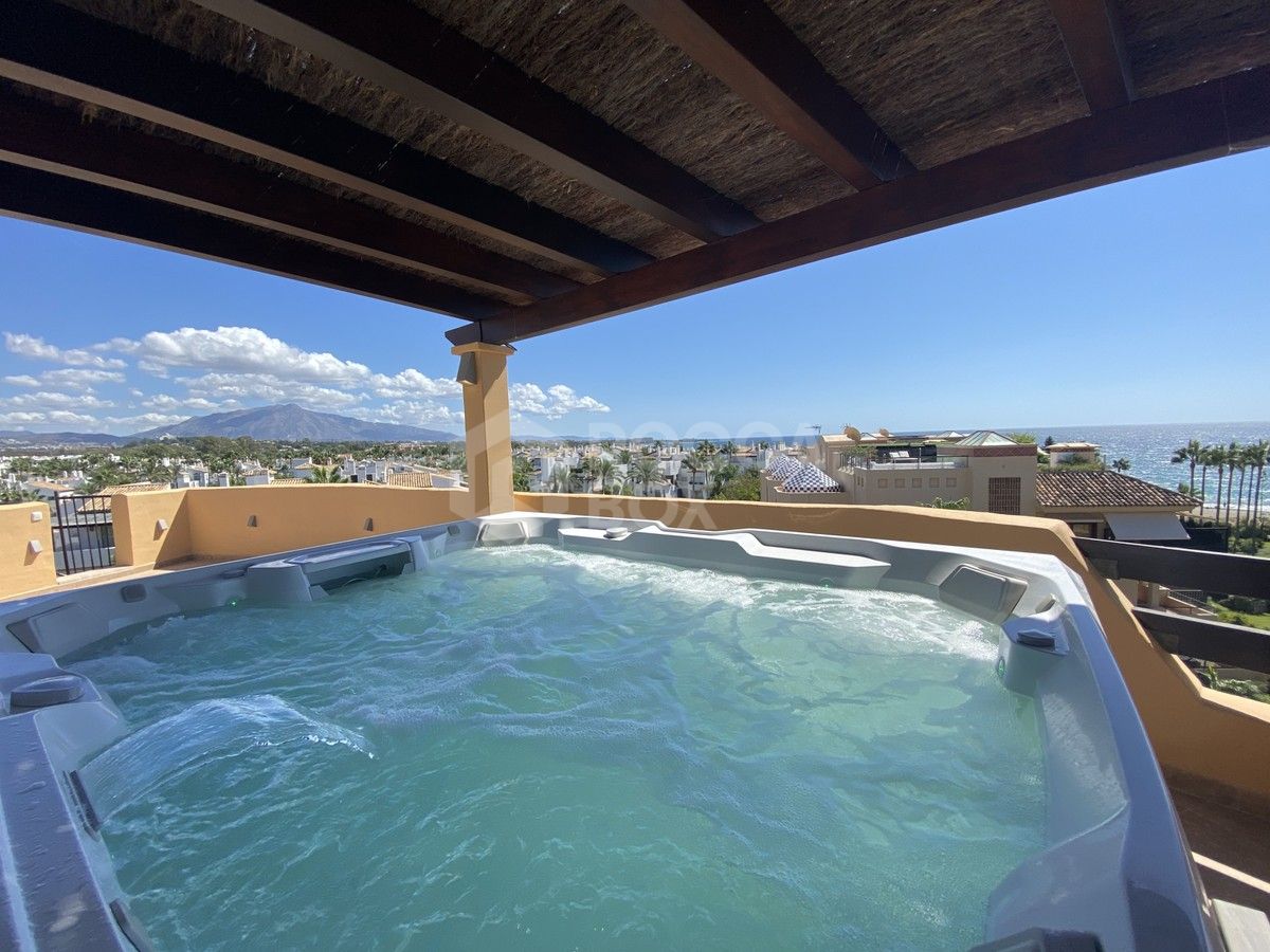 Beautiful penthouse with panoramic views, located 100 meters from the sandy beaches of Costalita!