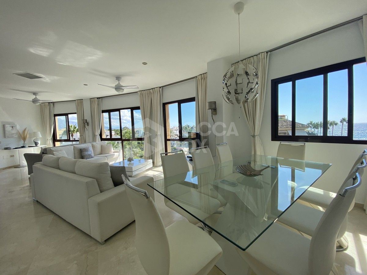 Beautiful penthouse with panoramic views, located 100 meters from the sandy beaches of Costalita!