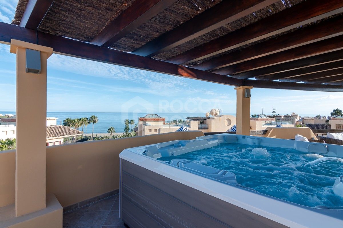 Beautiful penthouse with panoramic views, located 100 meters from the sandy beaches of Costalita!