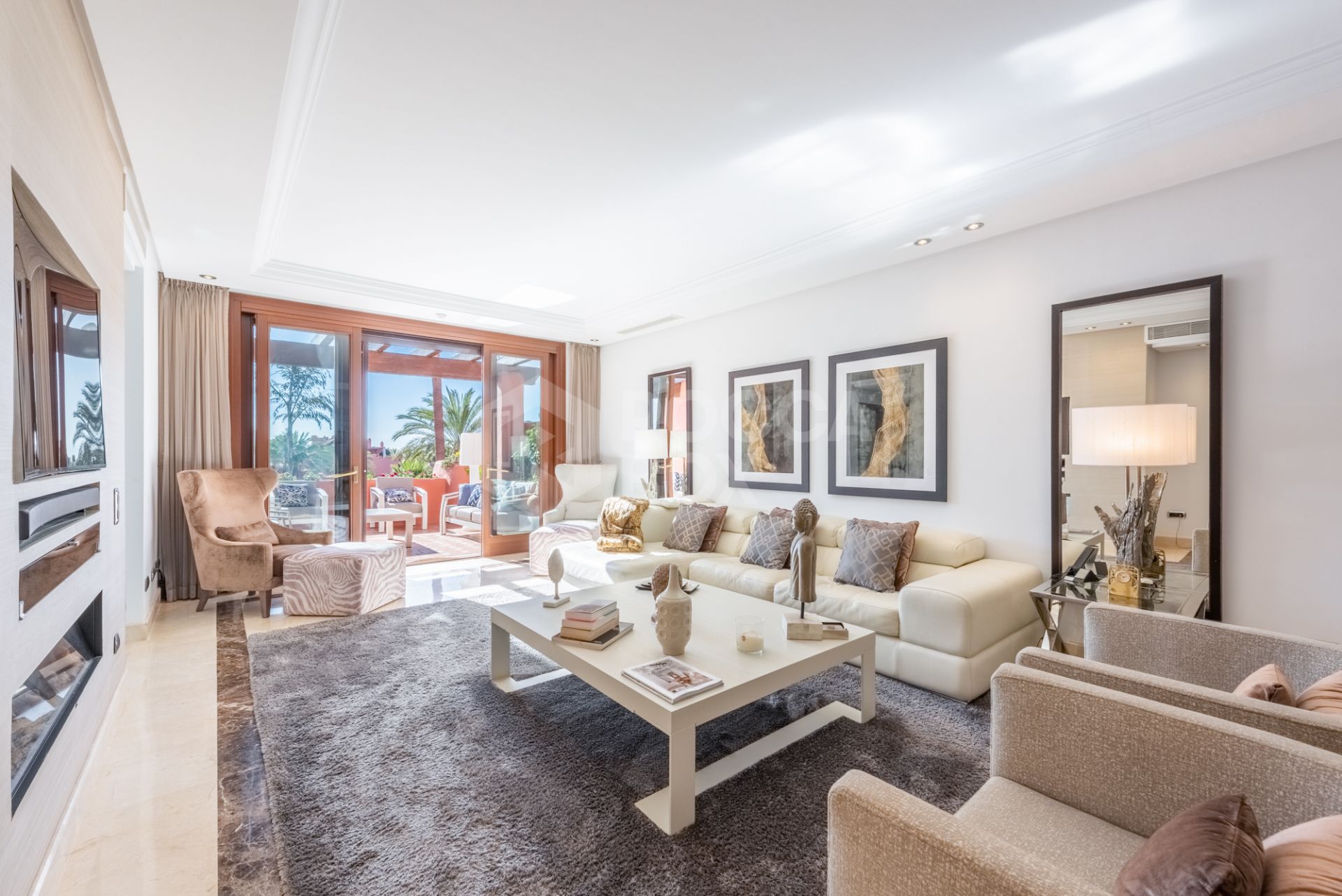 Superb penthouse with sea views in the luxurious frontline beach Torre Bermeja development!