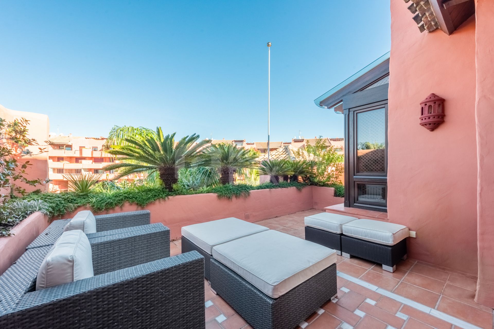 Superb penthouse with sea views in the luxurious frontline beach Torre Bermeja development!