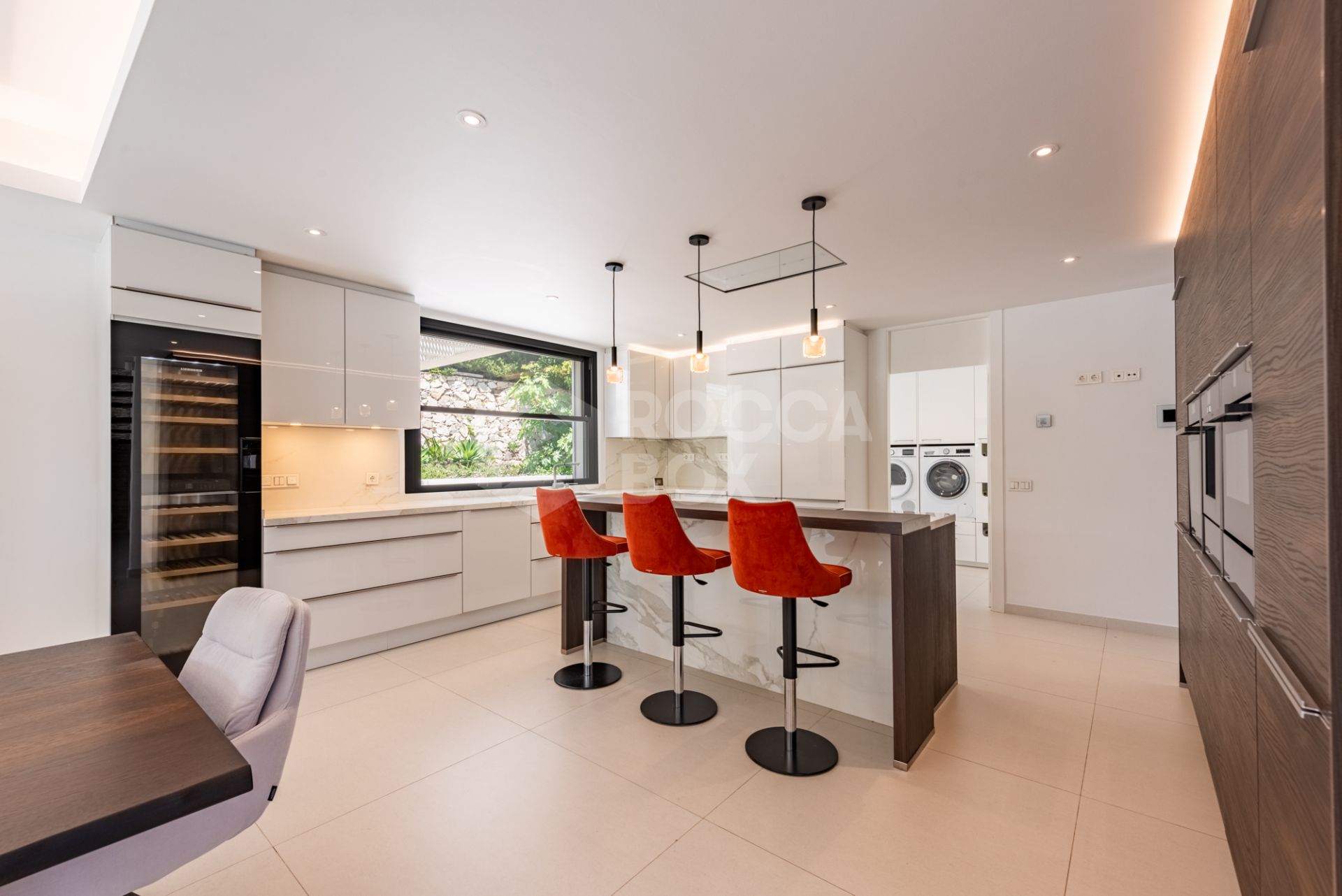 Spacious Contemporary Villa in the Heart of the Golden Triangle!