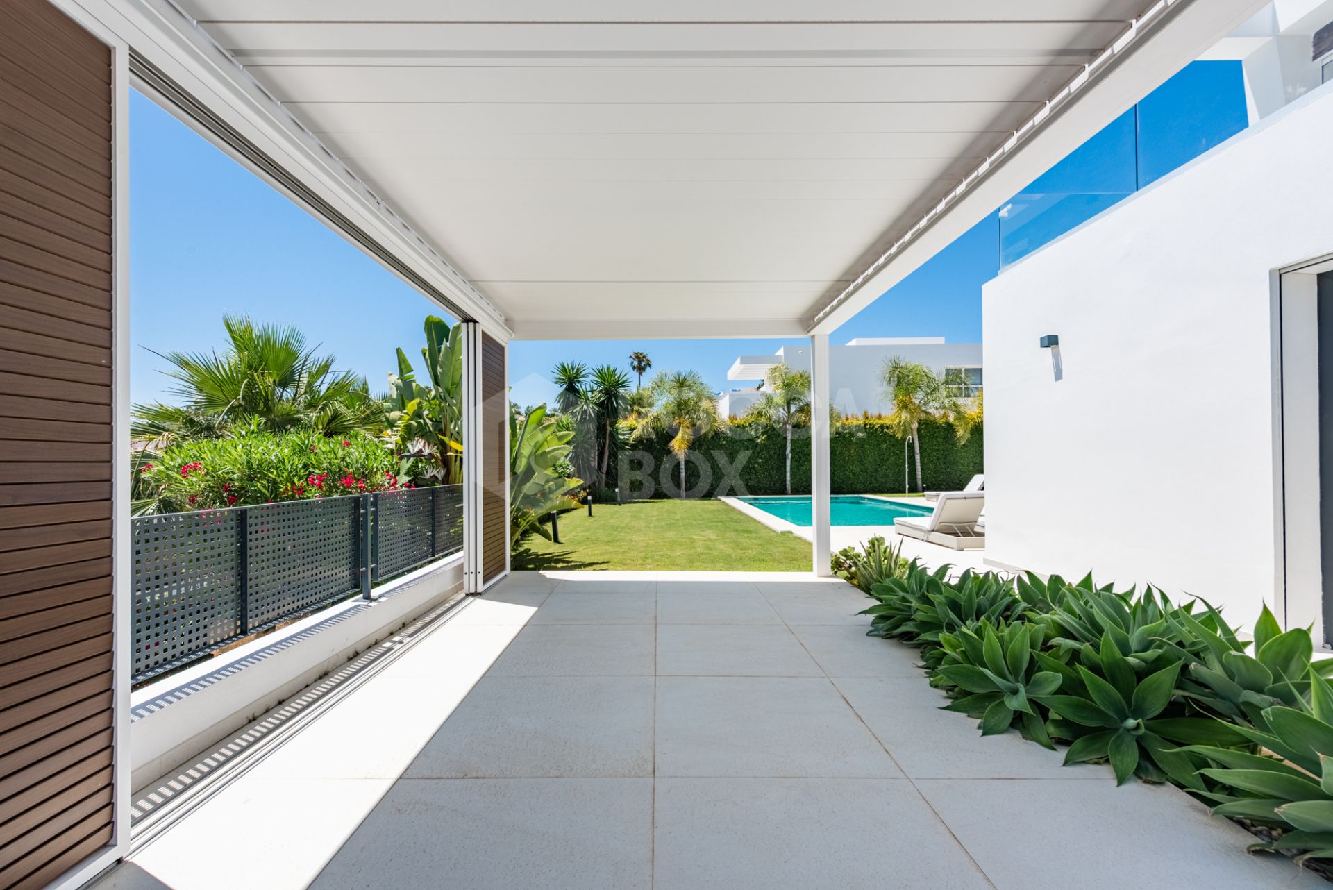 Spacious Contemporary Villa in the Heart of the Golden Triangle!