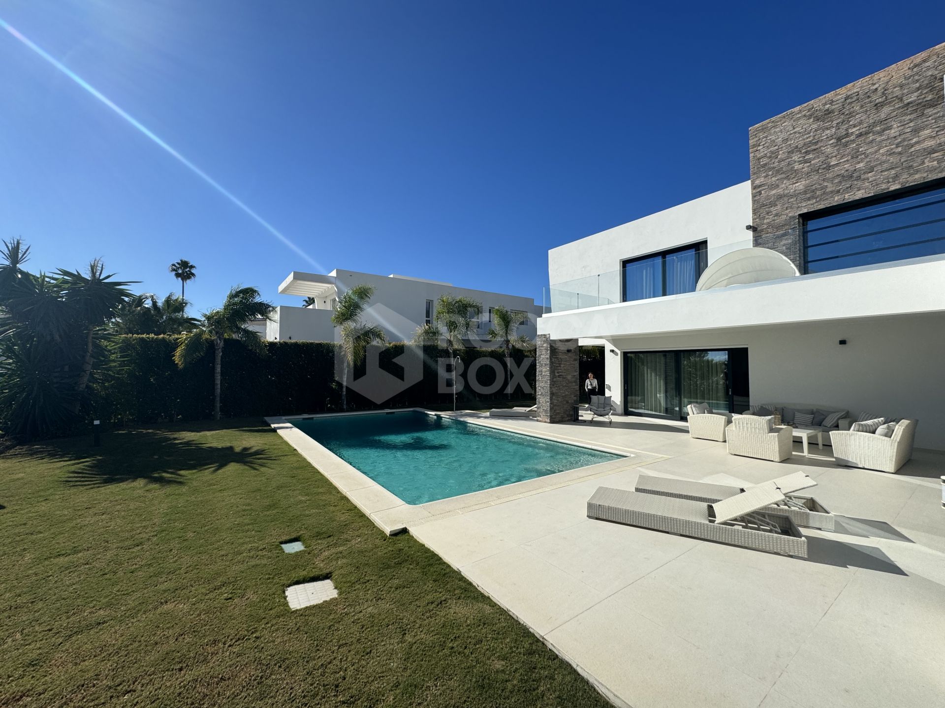 Beautiful and spacious modern villa, located within walking distance to amenities and the beach!