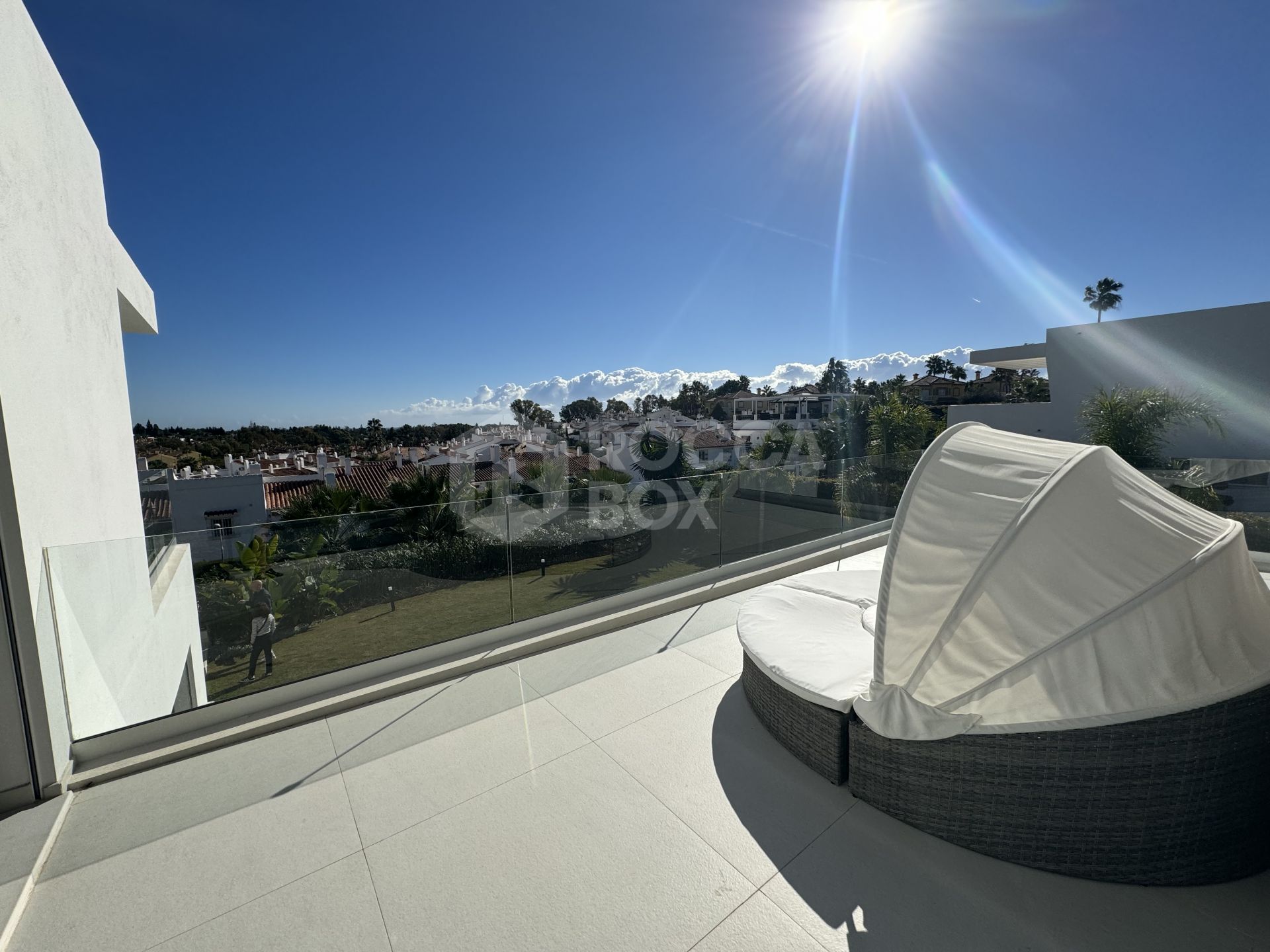 Beautiful and spacious modern villa, located within walking distance to amenities and the beach!