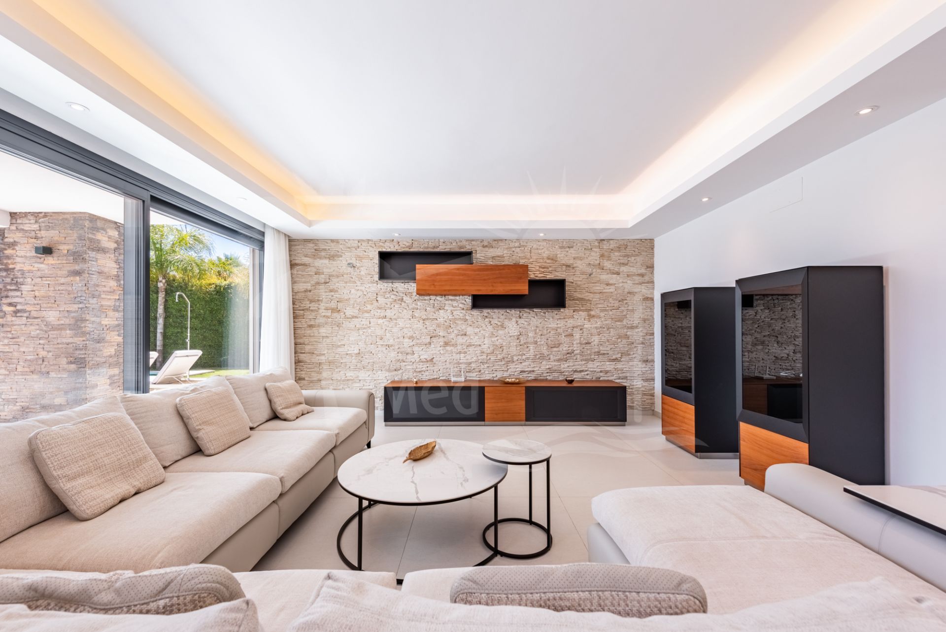 Villa Contemporaine Spacieuse au Cœur du Triangle d'Or !