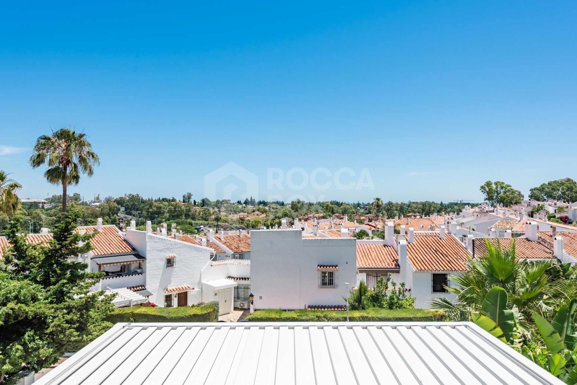 Spacious Contemporary Villa in the Heart of the Golden Triangle!