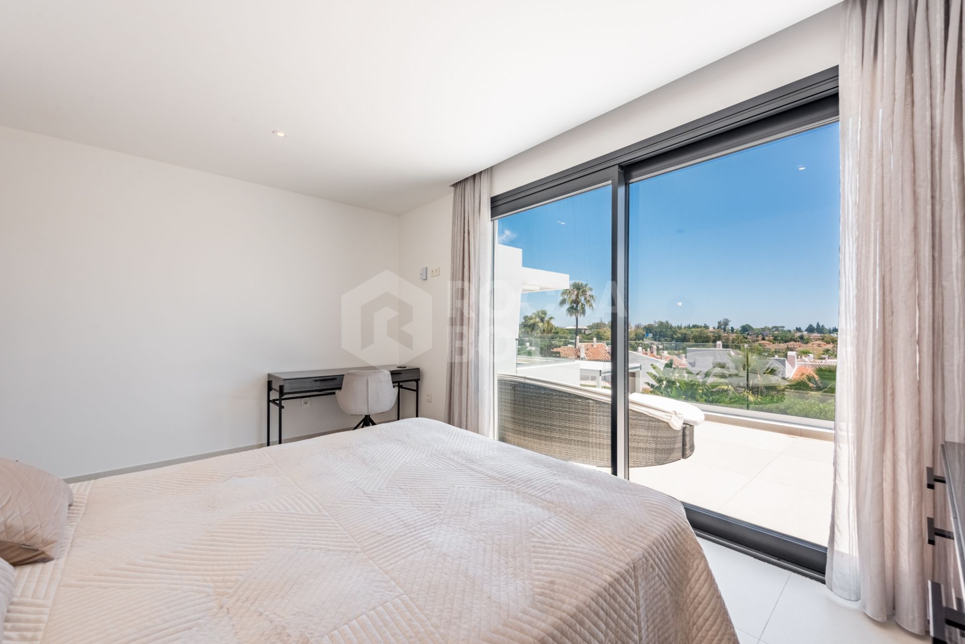 Spacious Contemporary Villa in the Heart of the Golden Triangle!
