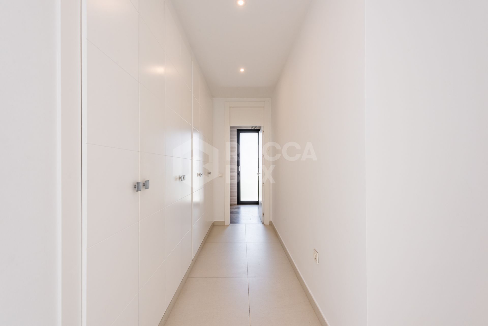 Spacious Contemporary Villa in the Heart of the Golden Triangle!