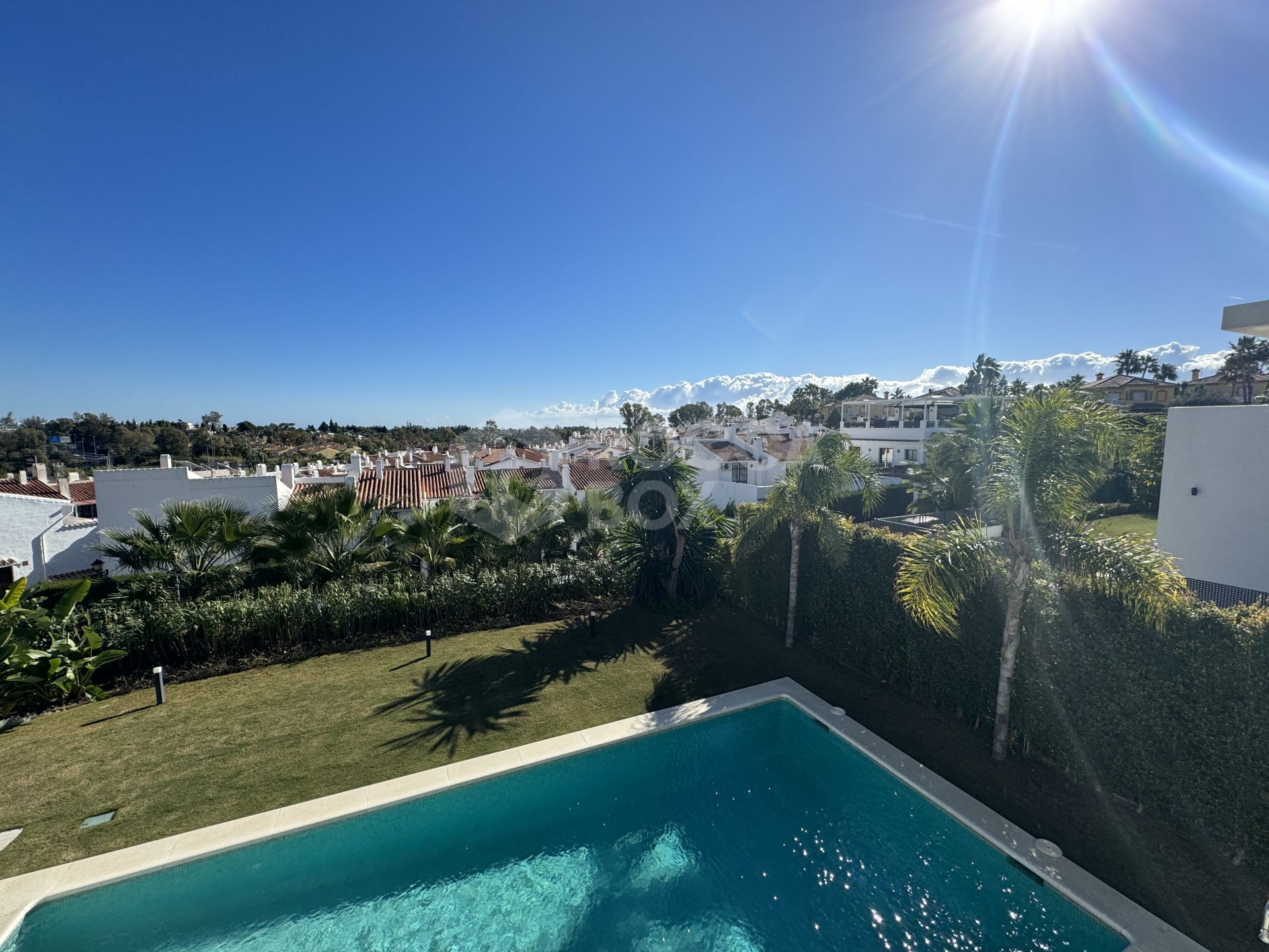Beautiful and spacious modern villa, located within walking distance to amenities and the beach!