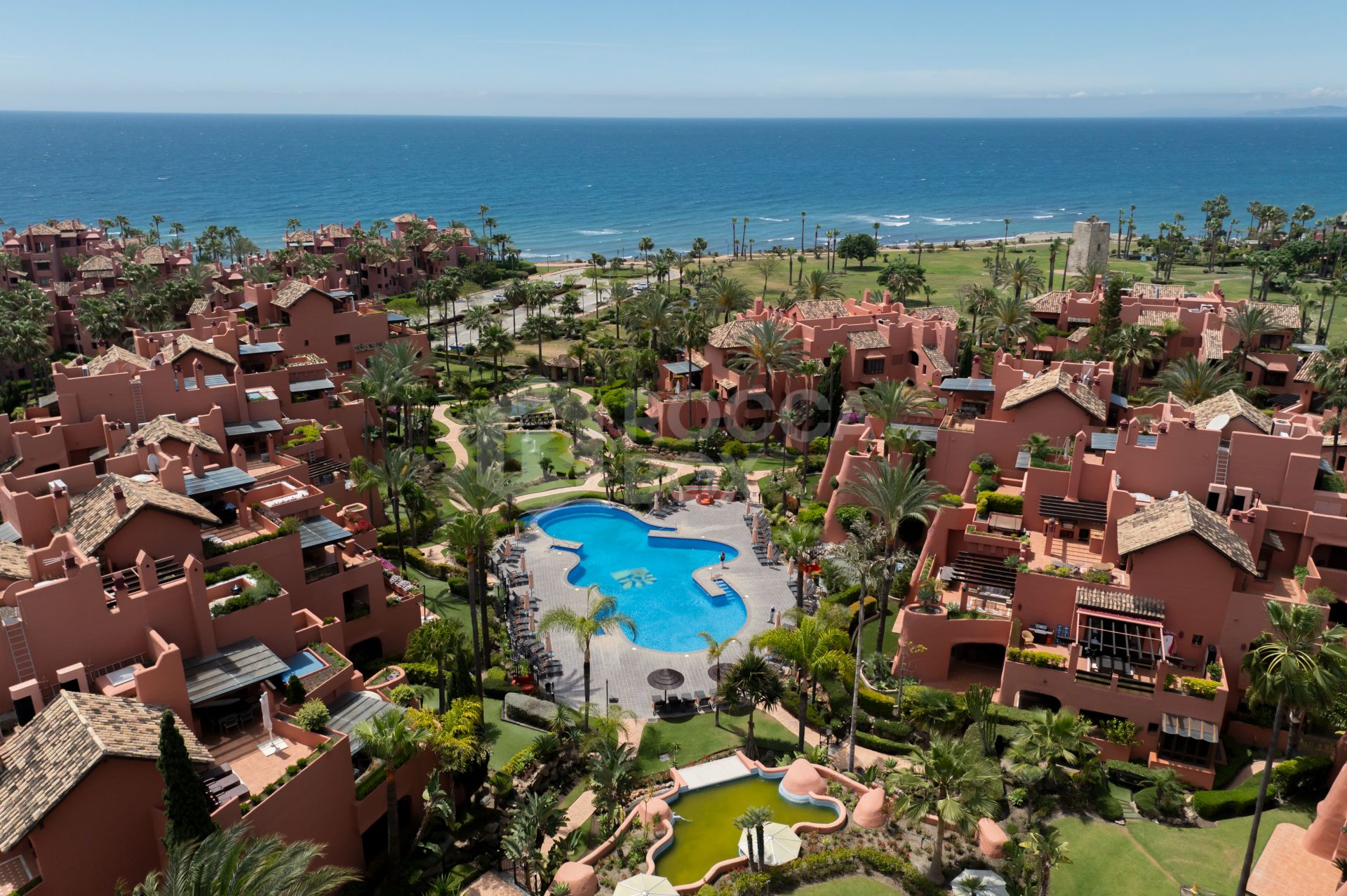 Fabulous penthouse in the beachfront luxury complex of Torre Bermeja on the New Golden Mile of Estepona!