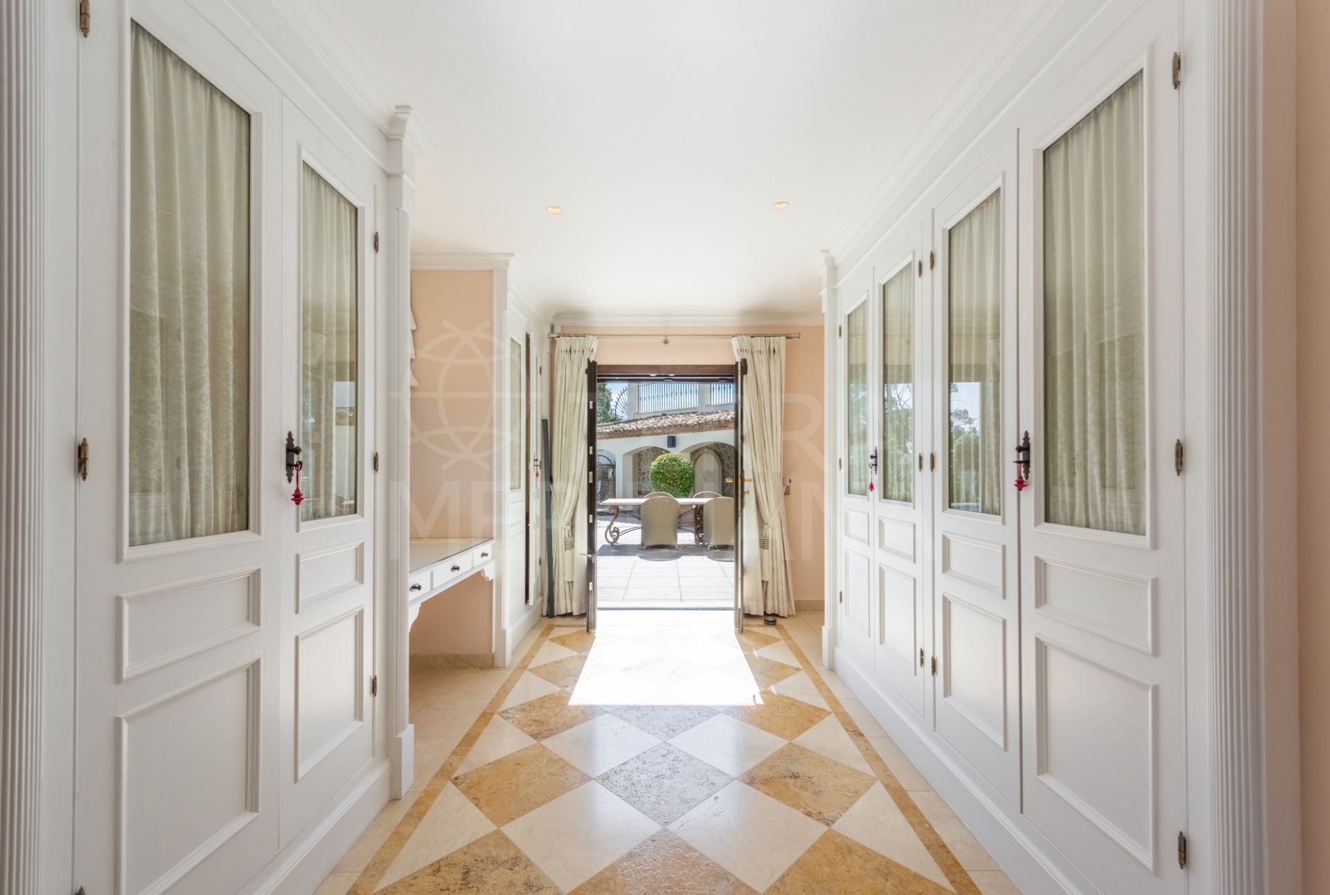 Villa in New Golden Mile, Estepona