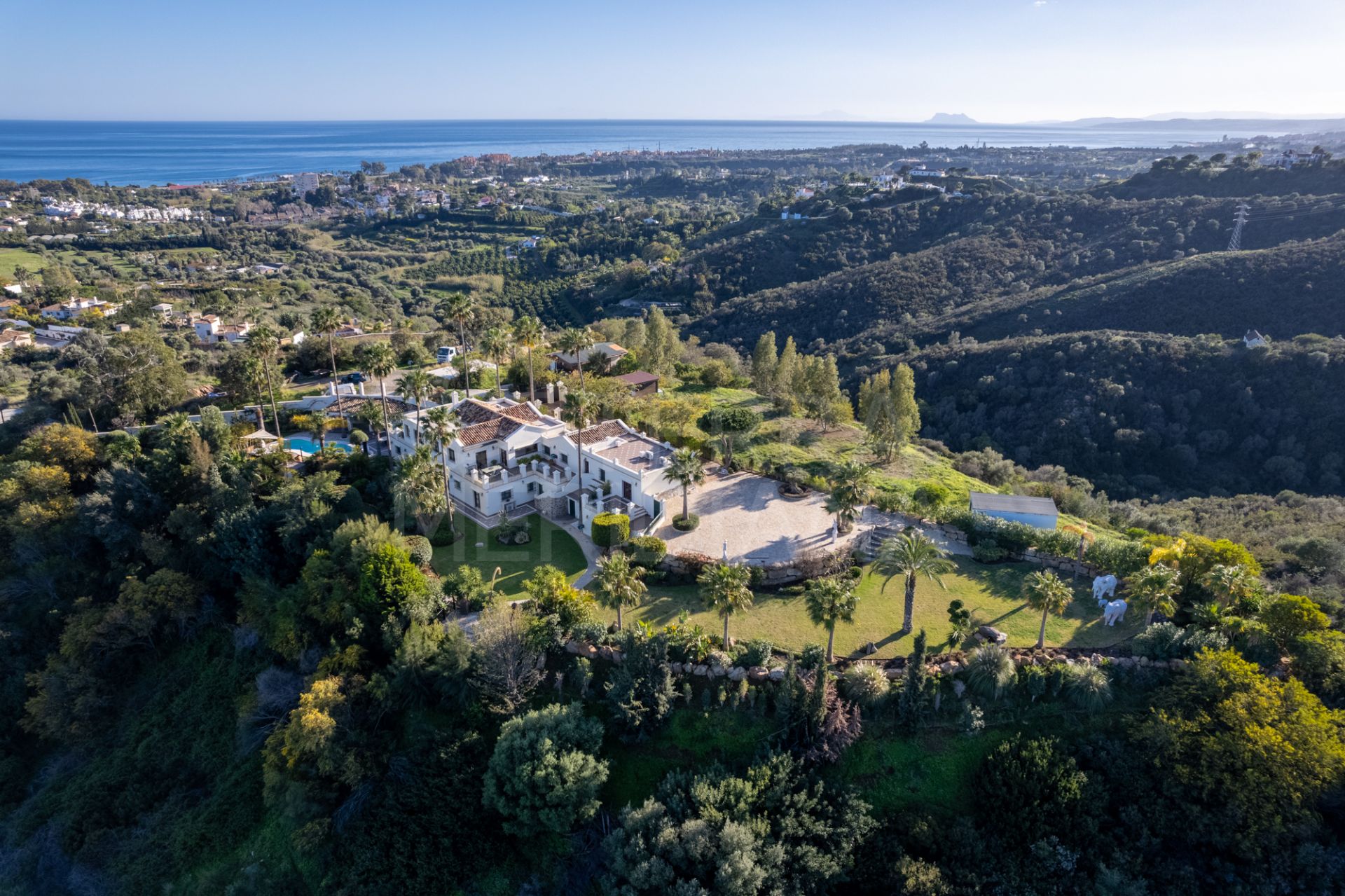 Villa in New Golden Mile, Estepona