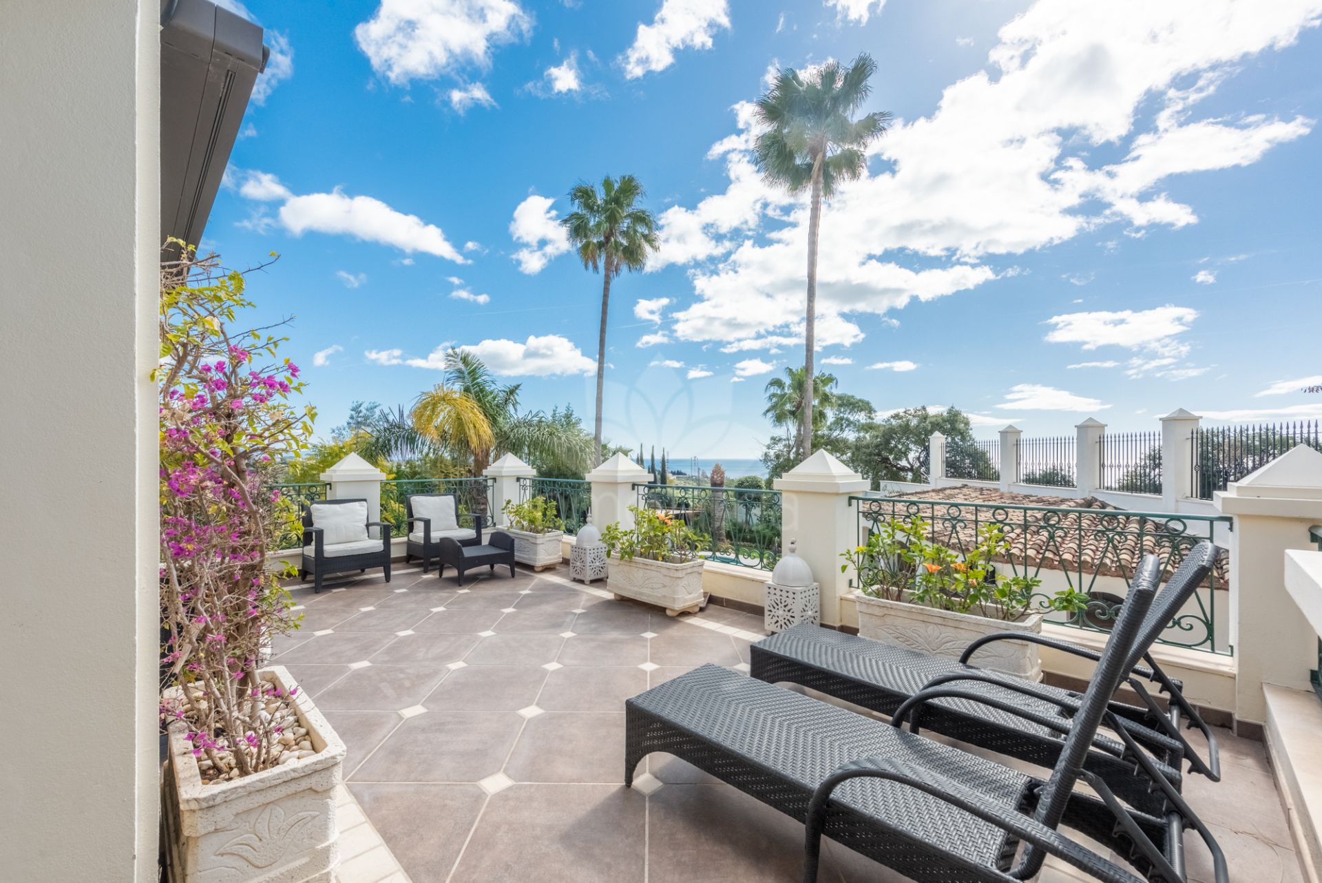 Villa in New Golden Mile, Estepona