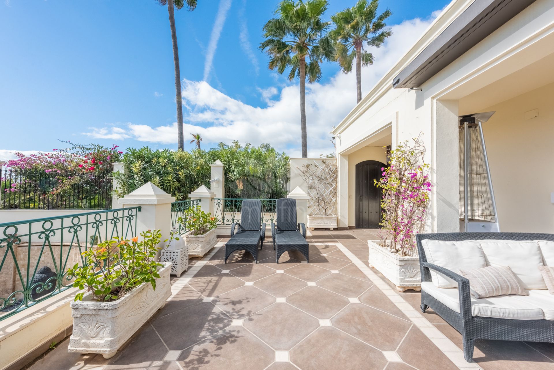 Villa in New Golden Mile, Estepona