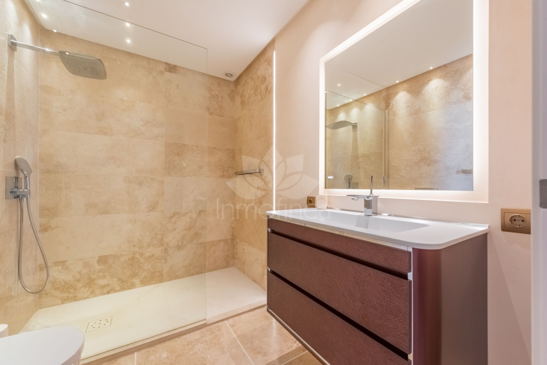 Villa in New Golden Mile, Estepona