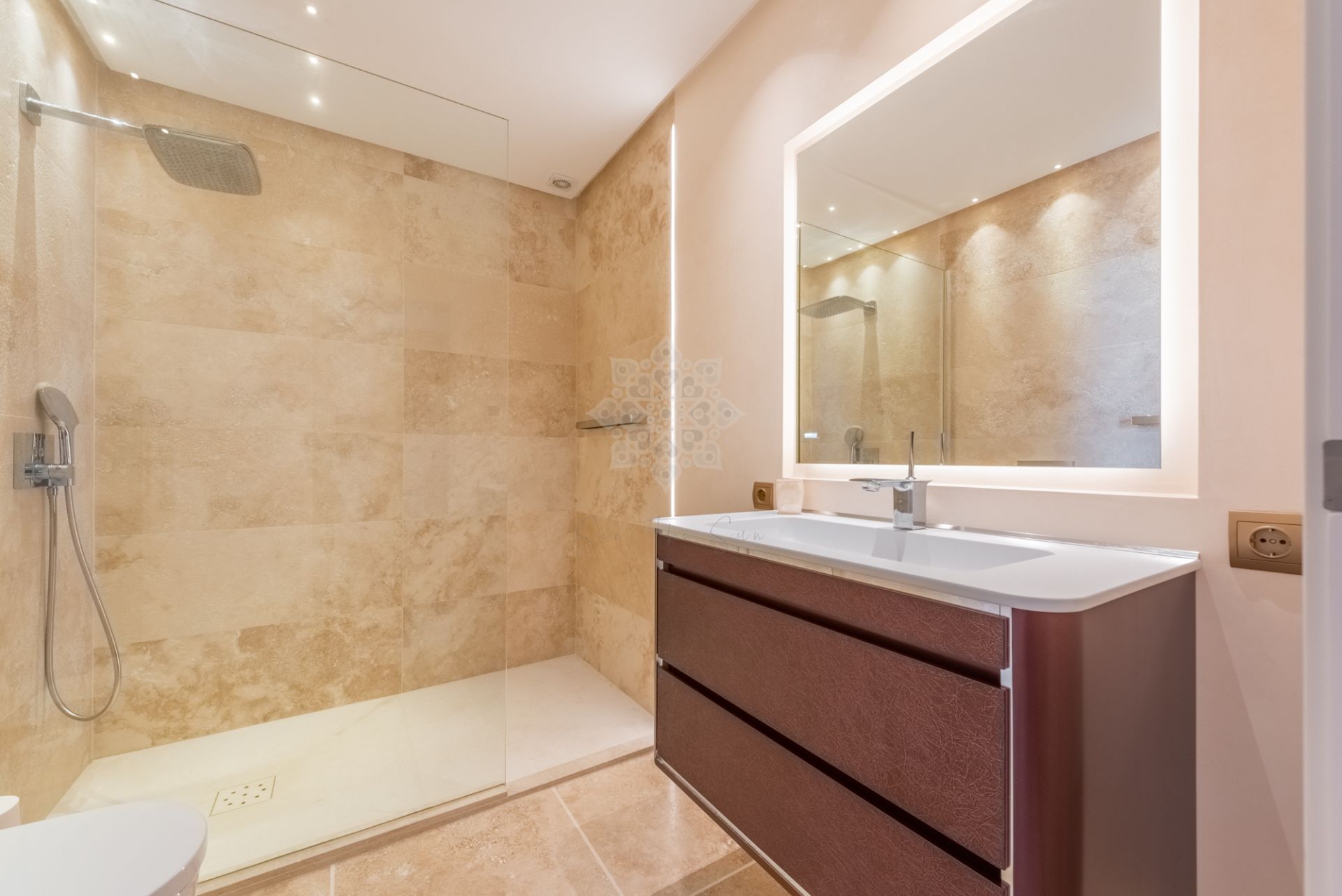 Villa in New Golden Mile, Estepona
