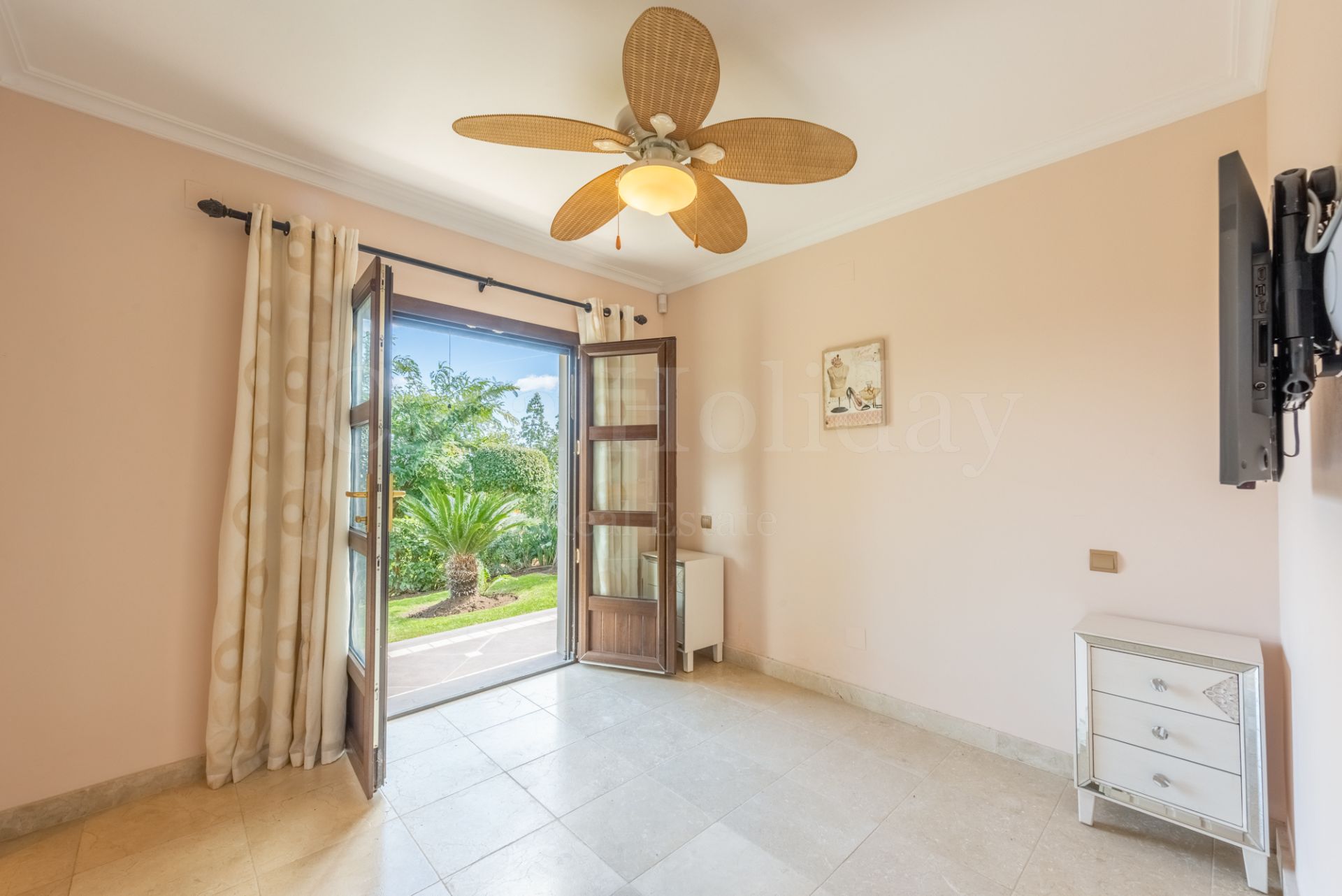 Villa in New Golden Mile, Estepona
