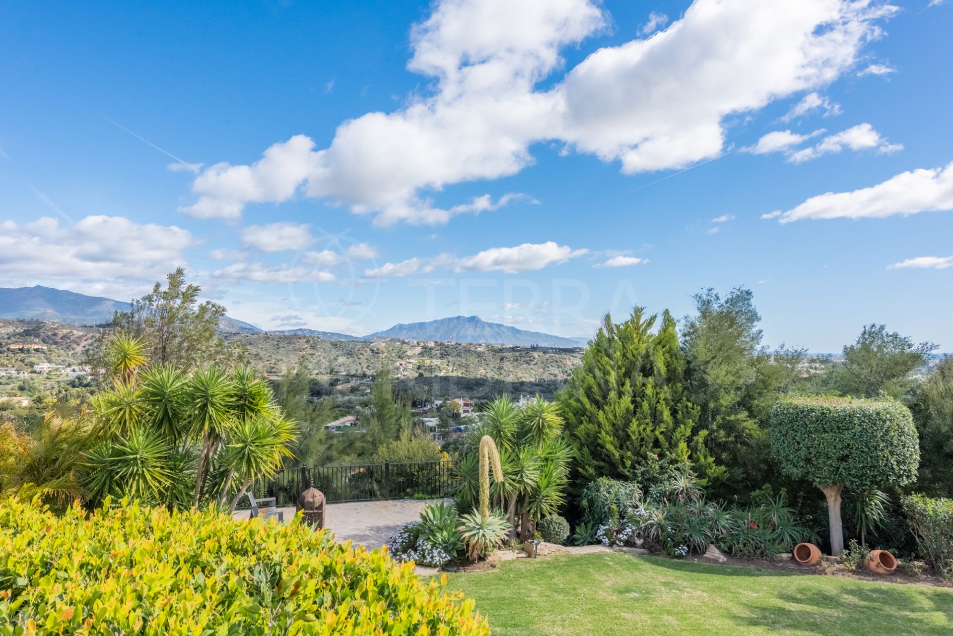 Villa in New Golden Mile, Estepona