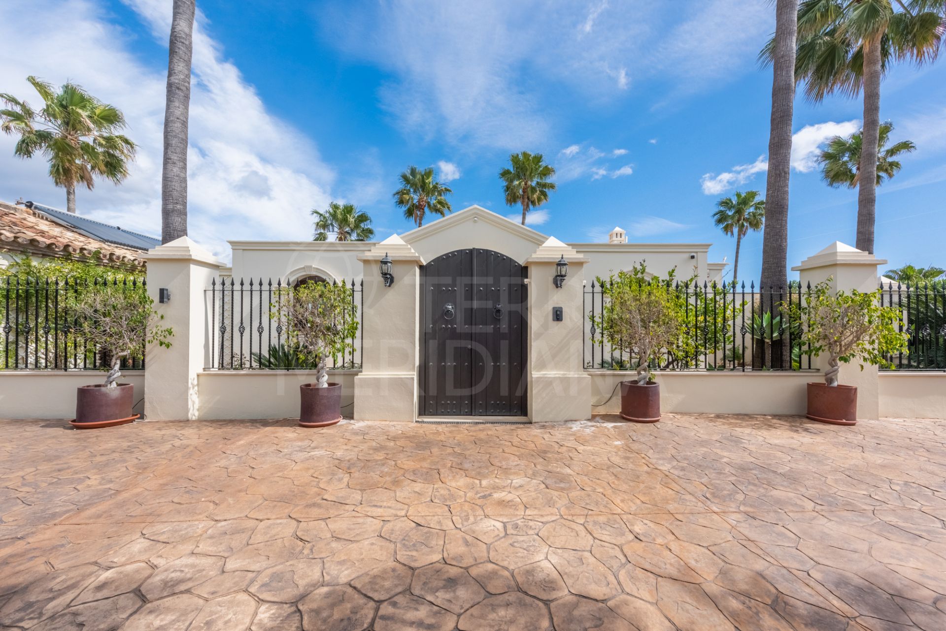 Villa in New Golden Mile, Estepona