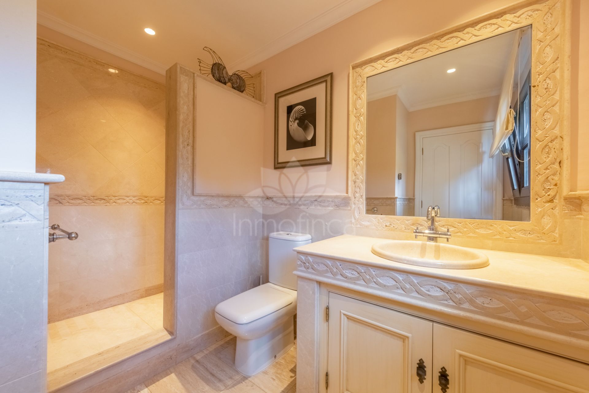 Villa in New Golden Mile, Estepona