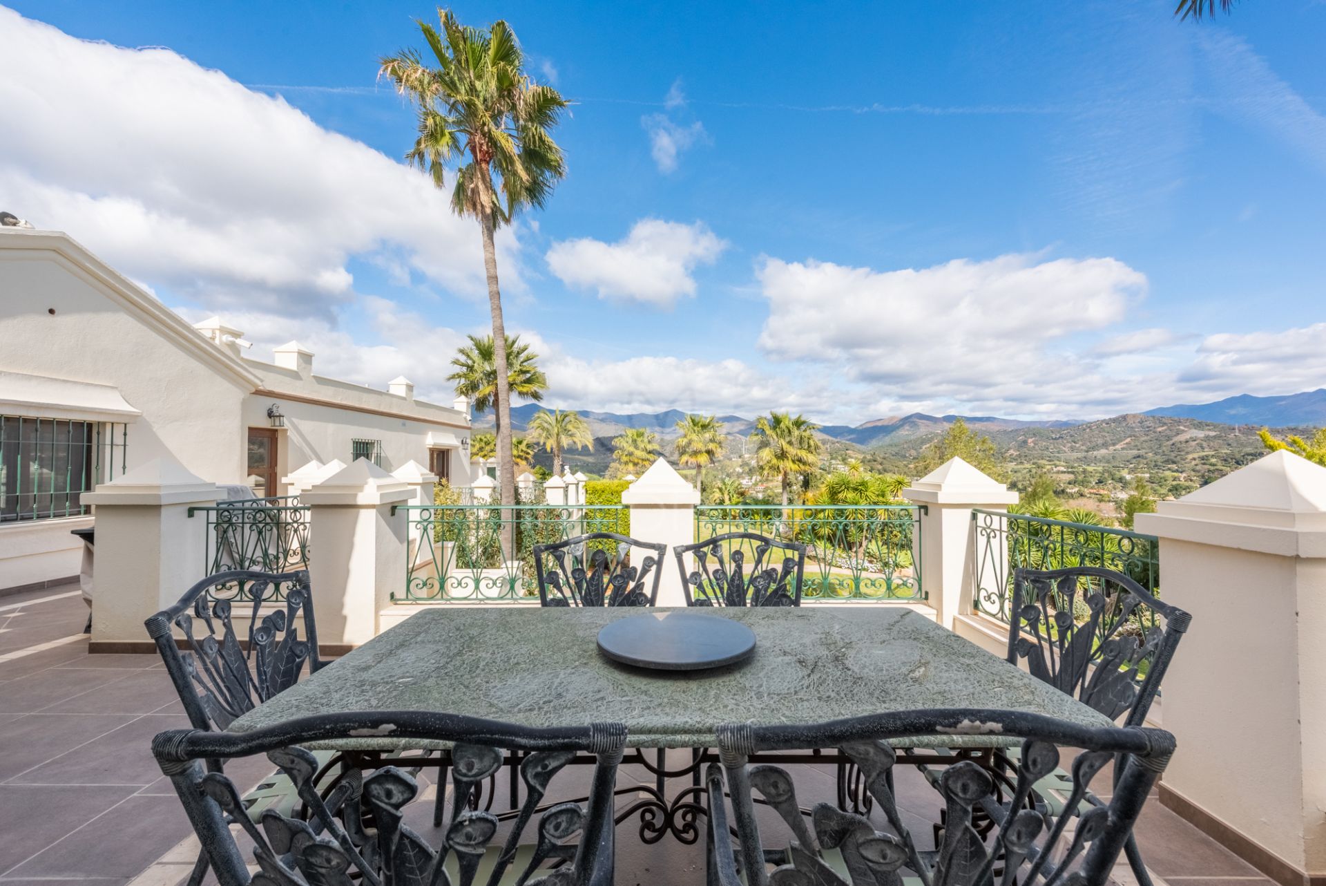 Villa in New Golden Mile, Estepona