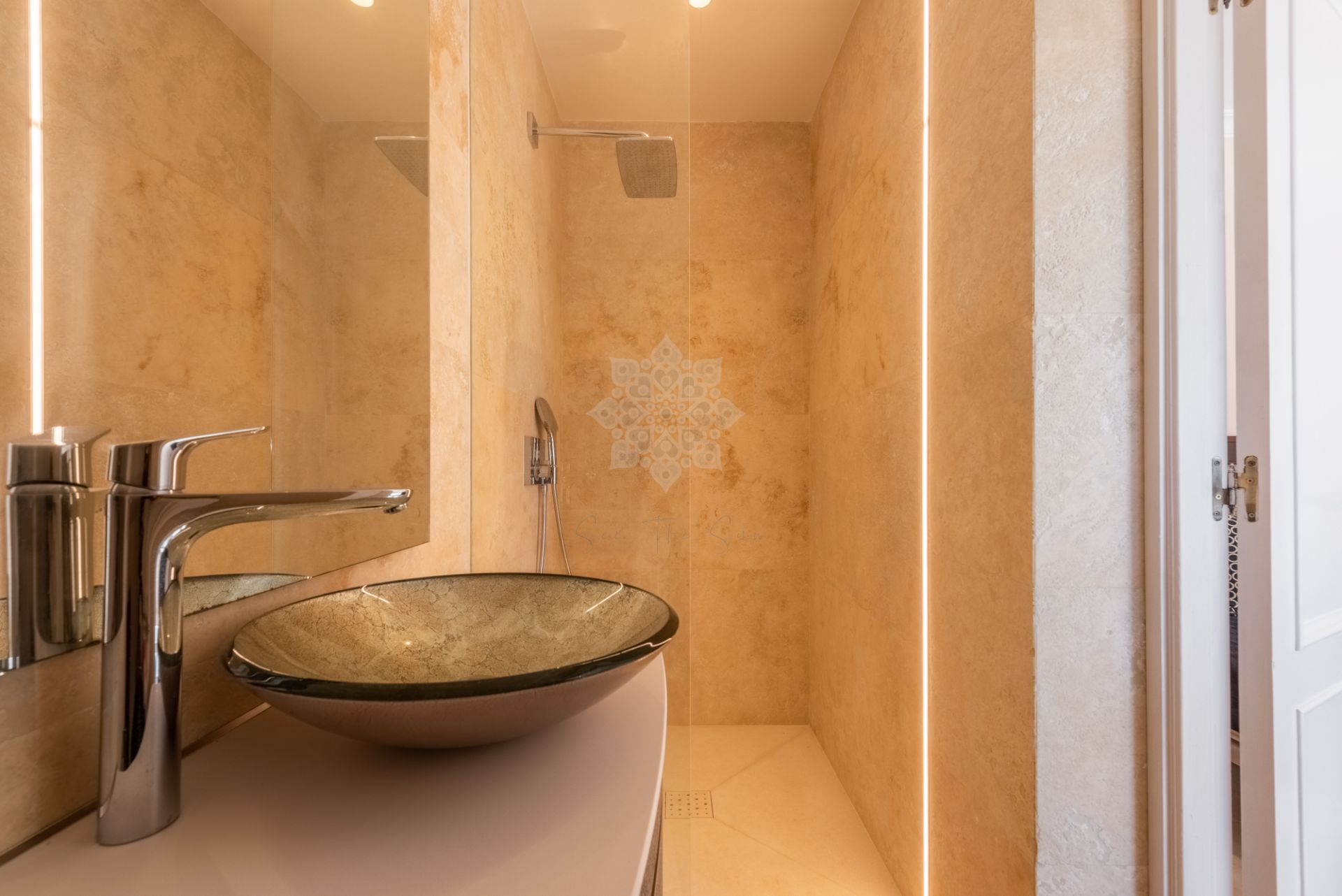Villa in New Golden Mile, Estepona