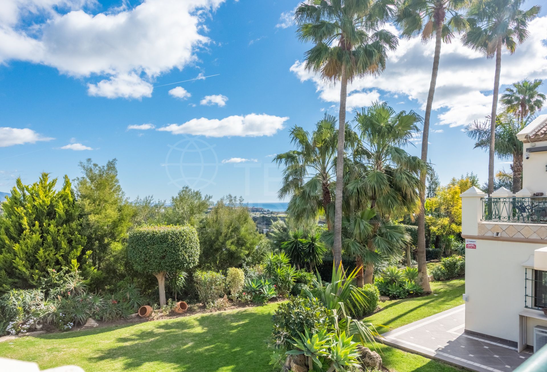 Villa in New Golden Mile, Estepona