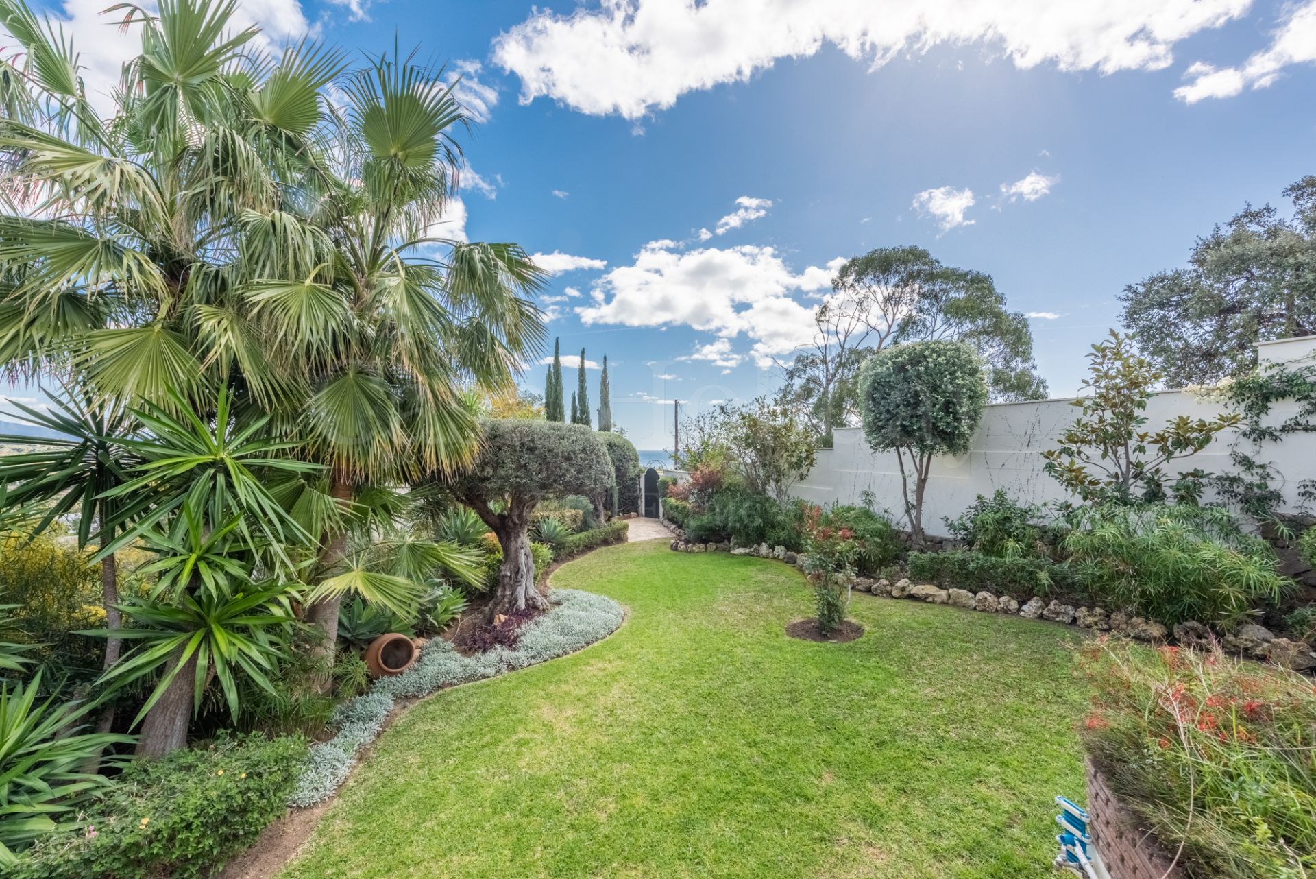 Villa in New Golden Mile, Estepona