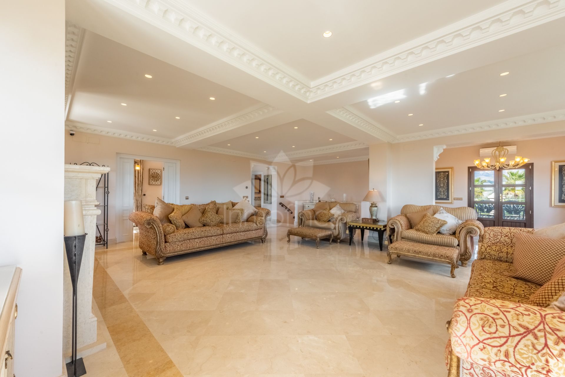 Villa in New Golden Mile, Estepona