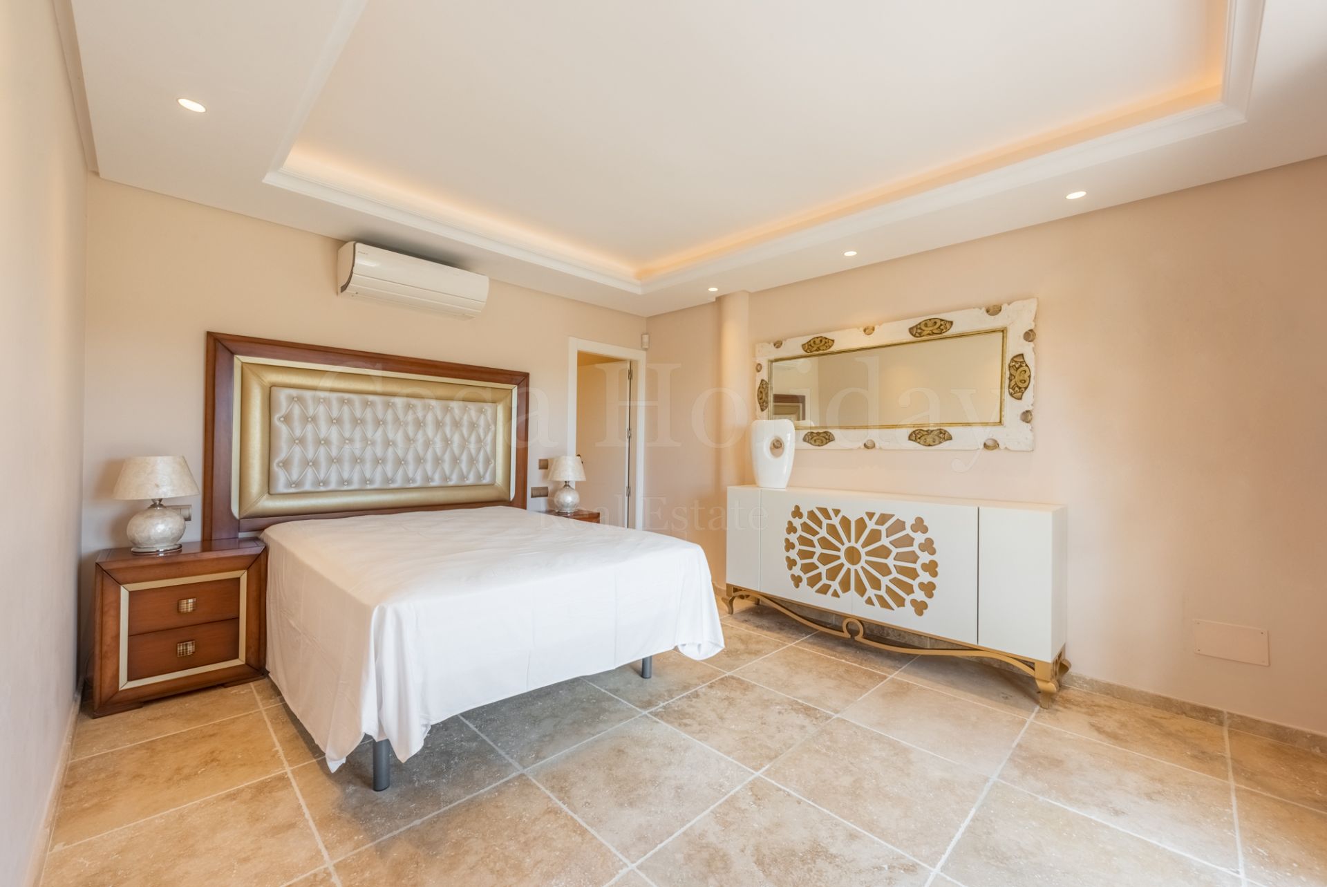 Villa in New Golden Mile, Estepona