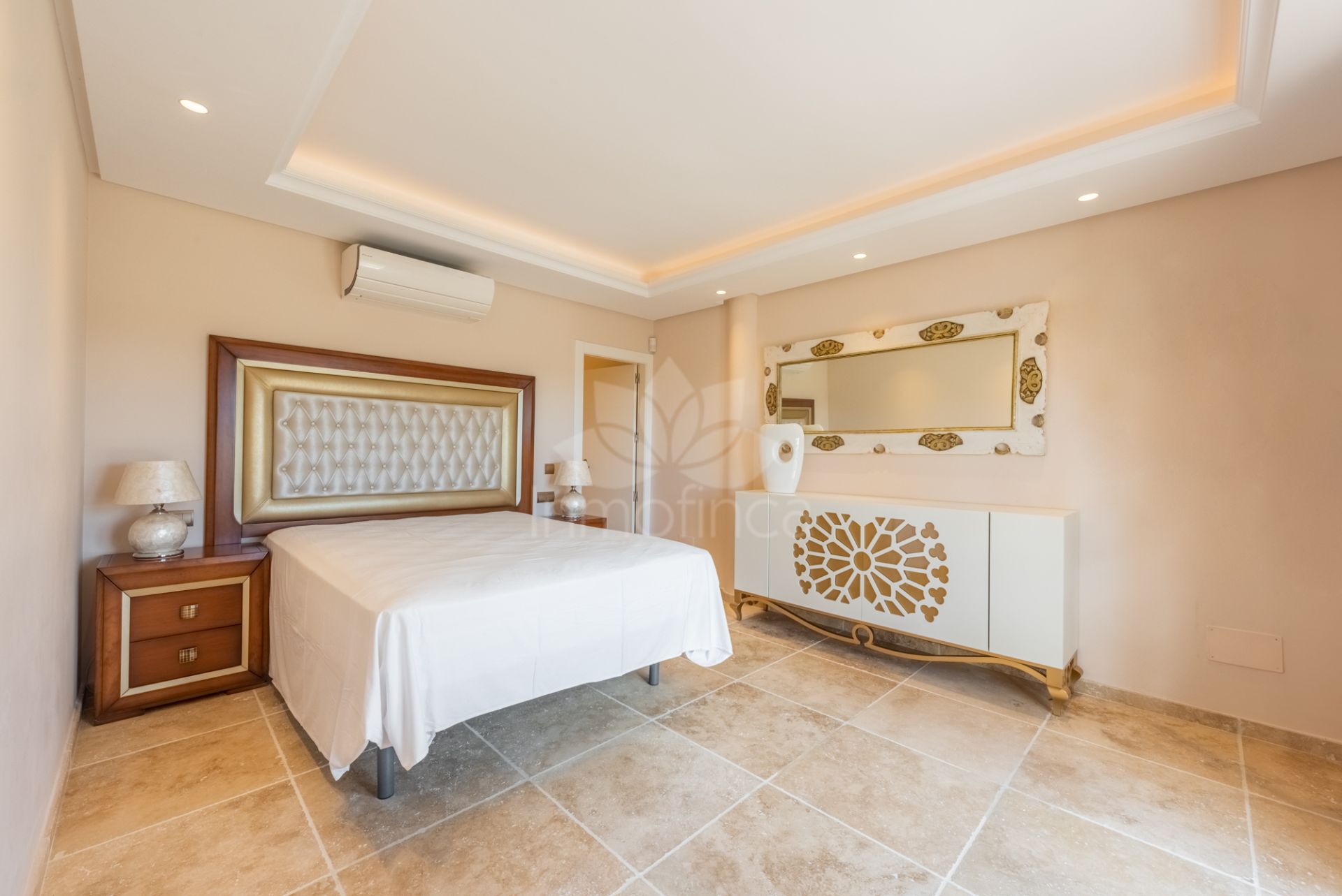 Villa in New Golden Mile, Estepona