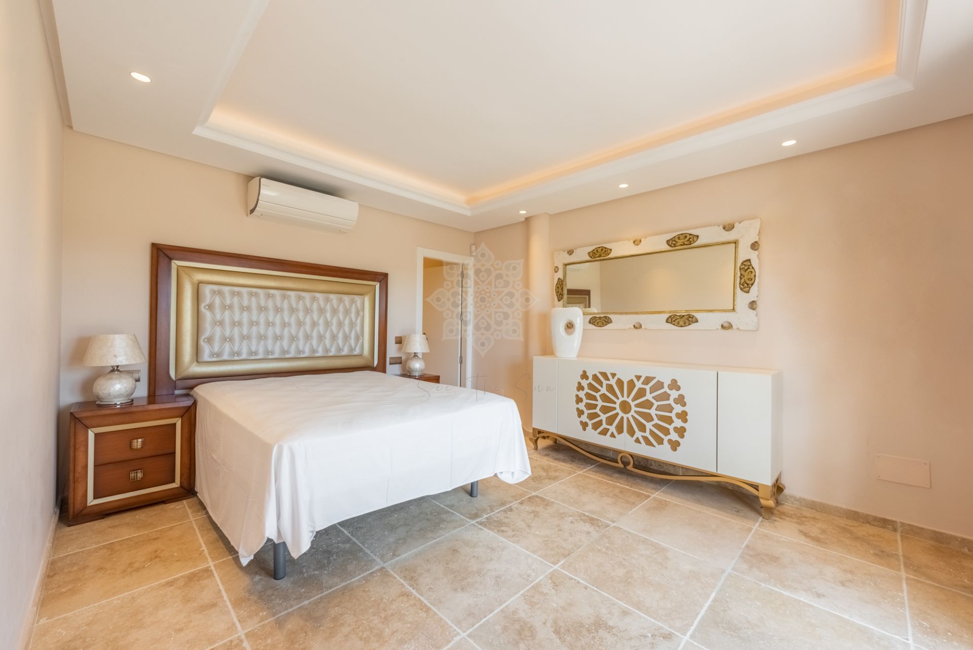 Villa in New Golden Mile, Estepona