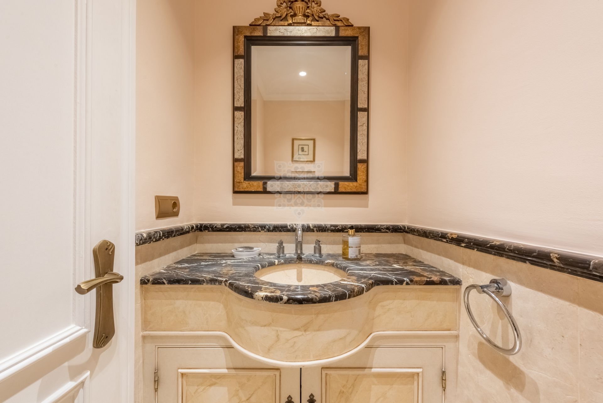 Villa in New Golden Mile, Estepona