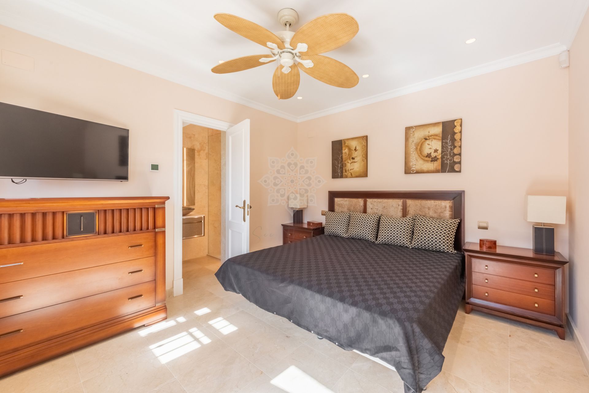 Villa in New Golden Mile, Estepona