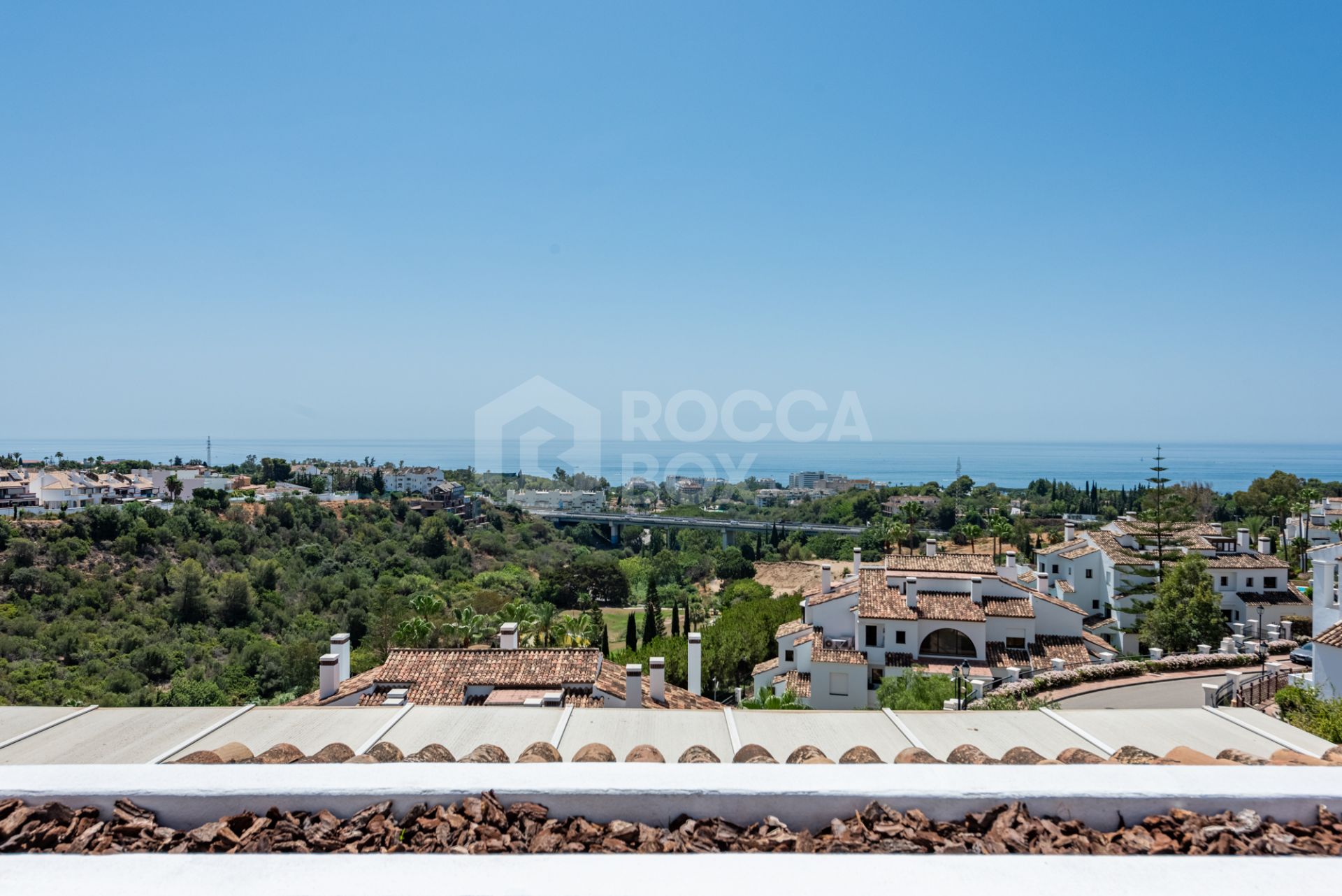 Amazing penthouse above Marbella town; ideal for cooking, winetasting and entertaining!