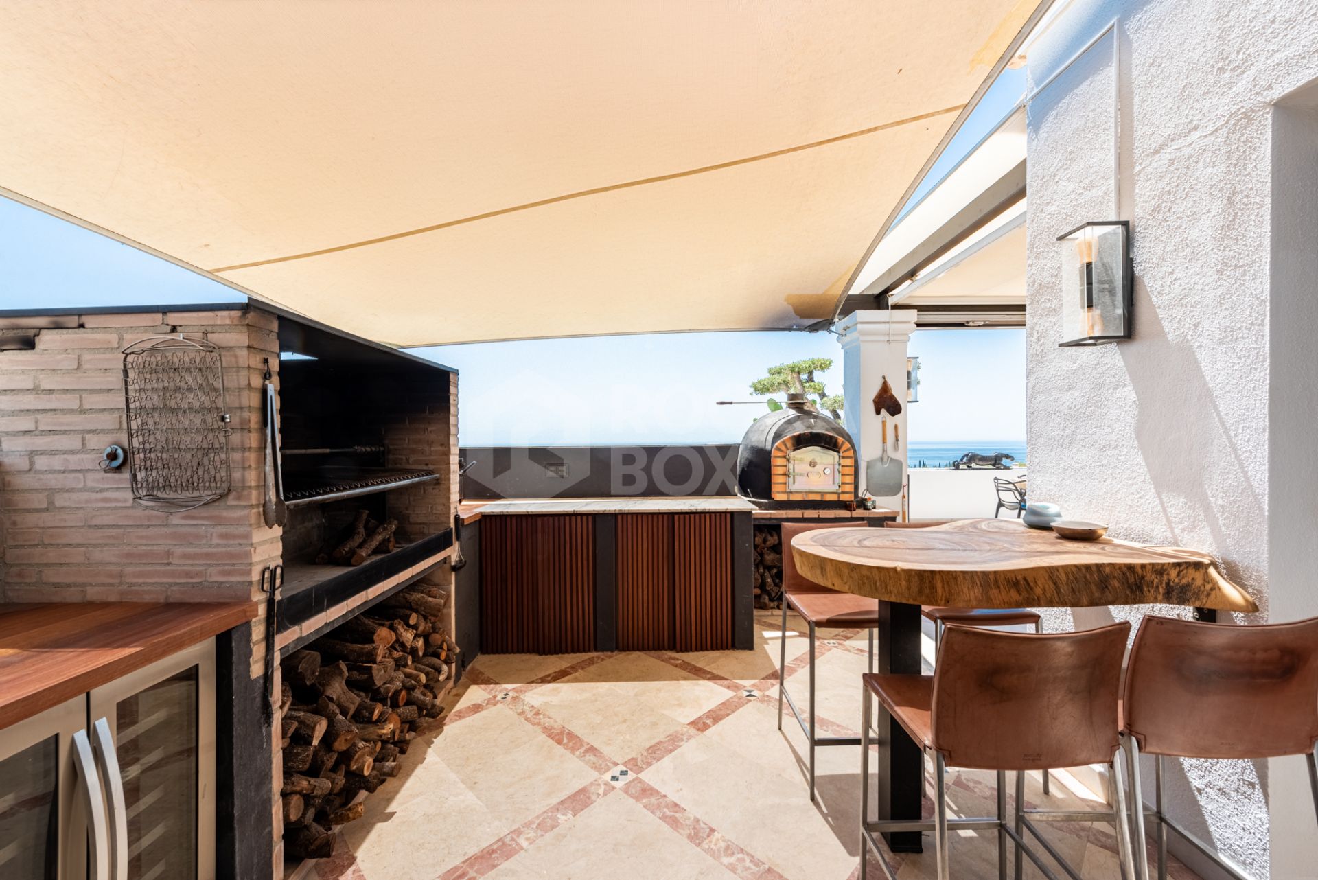 Amazing penthouse above Marbella town; ideal for cooking, winetasting and entertaining!