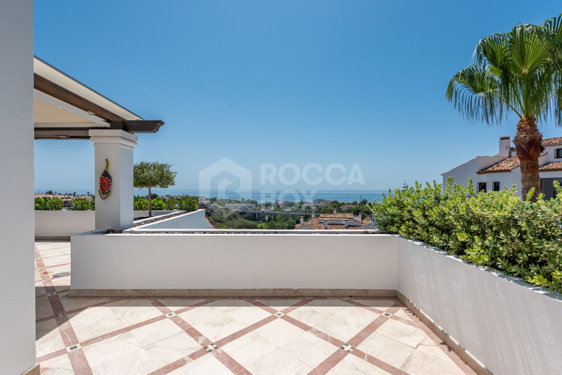 Amazing penthouse above Marbella town; ideal for cooking, winetasting and entertaining!