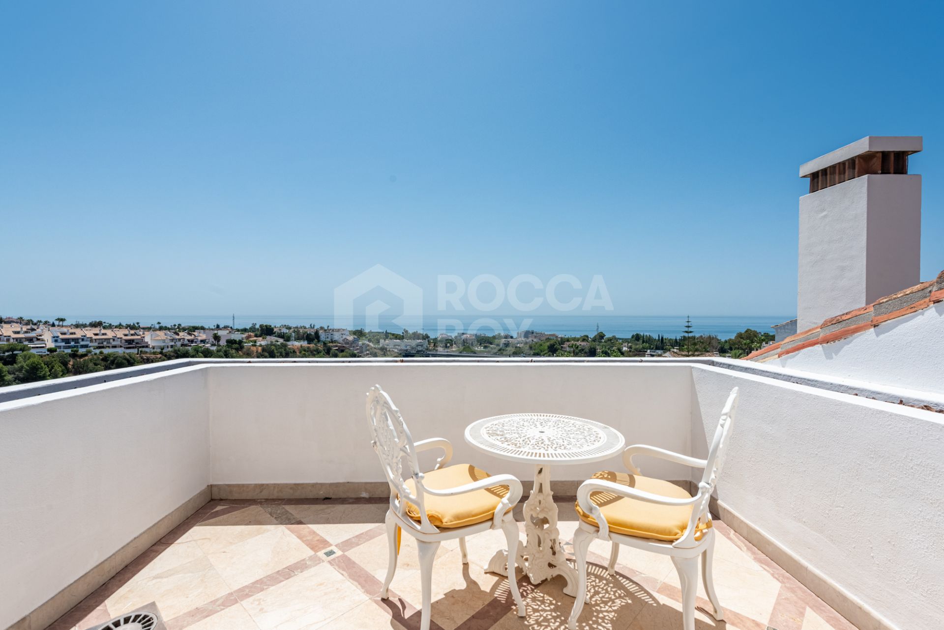 Amazing penthouse above Marbella town; ideal for cooking, winetasting and entertaining!