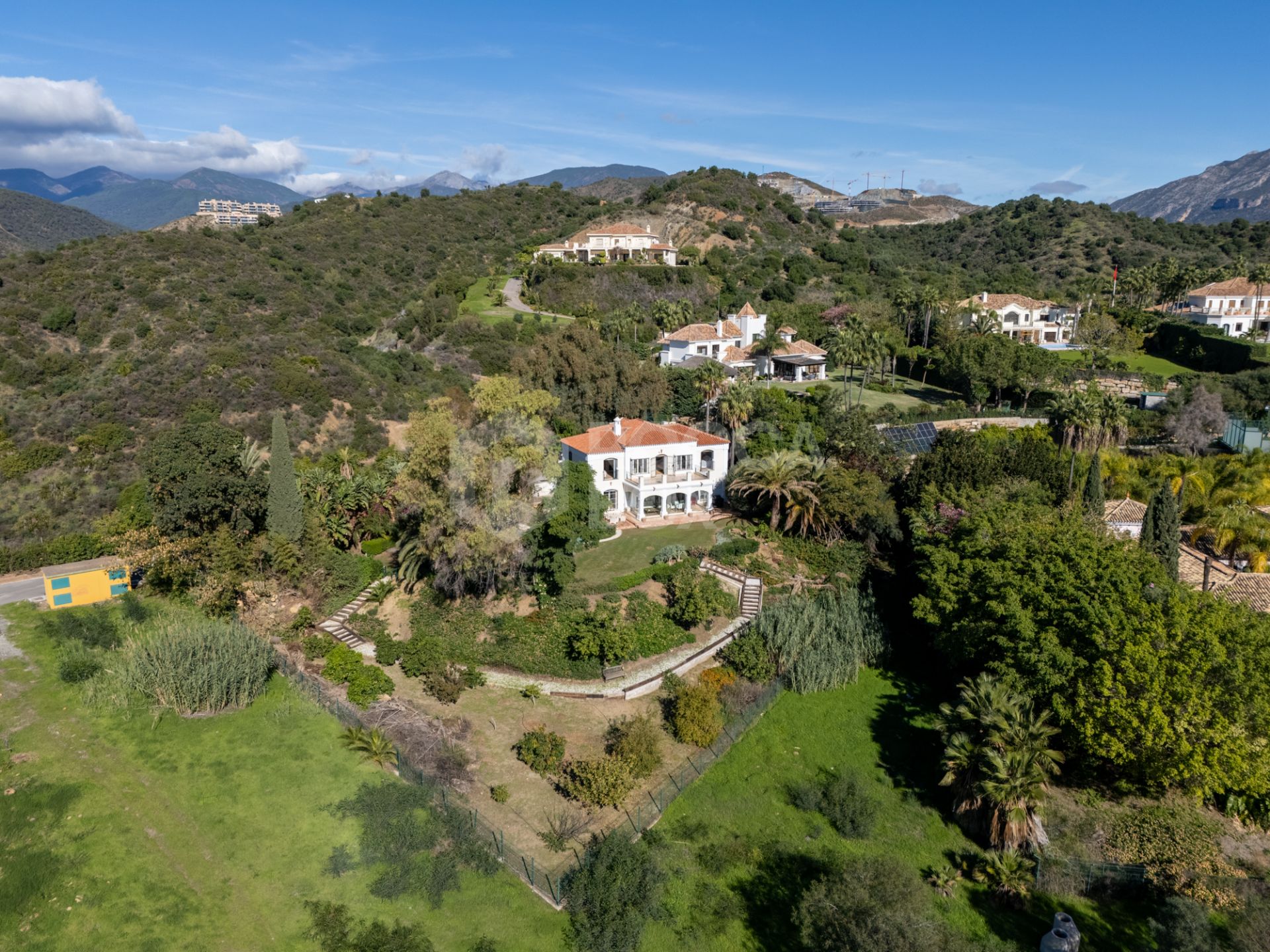 Elegant Andalusian-style villa in the prestigious Vega del Colorado!