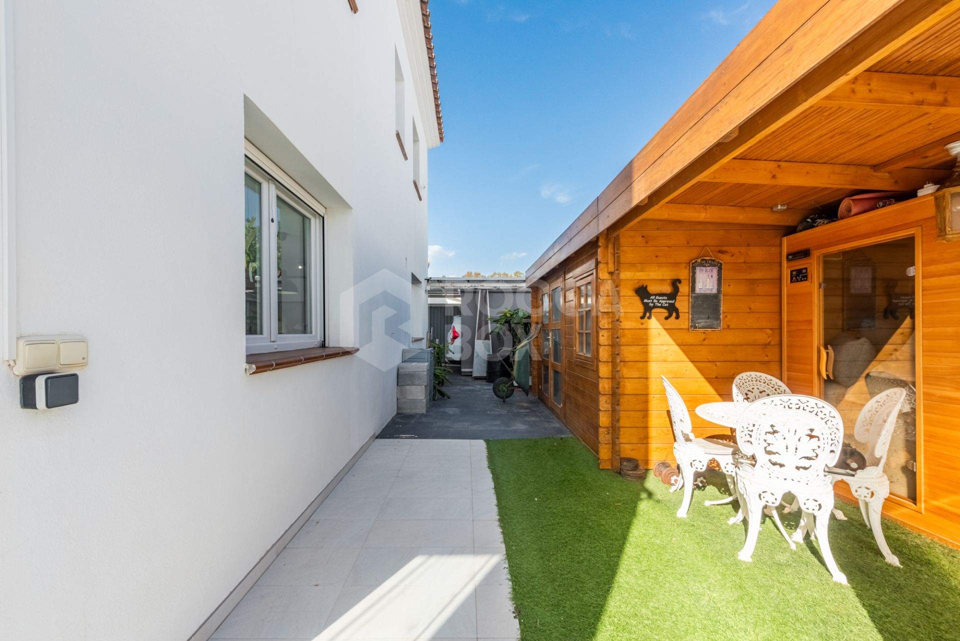 Modern Beachside Villa with Sea Views – New Golden Mile, Estepona