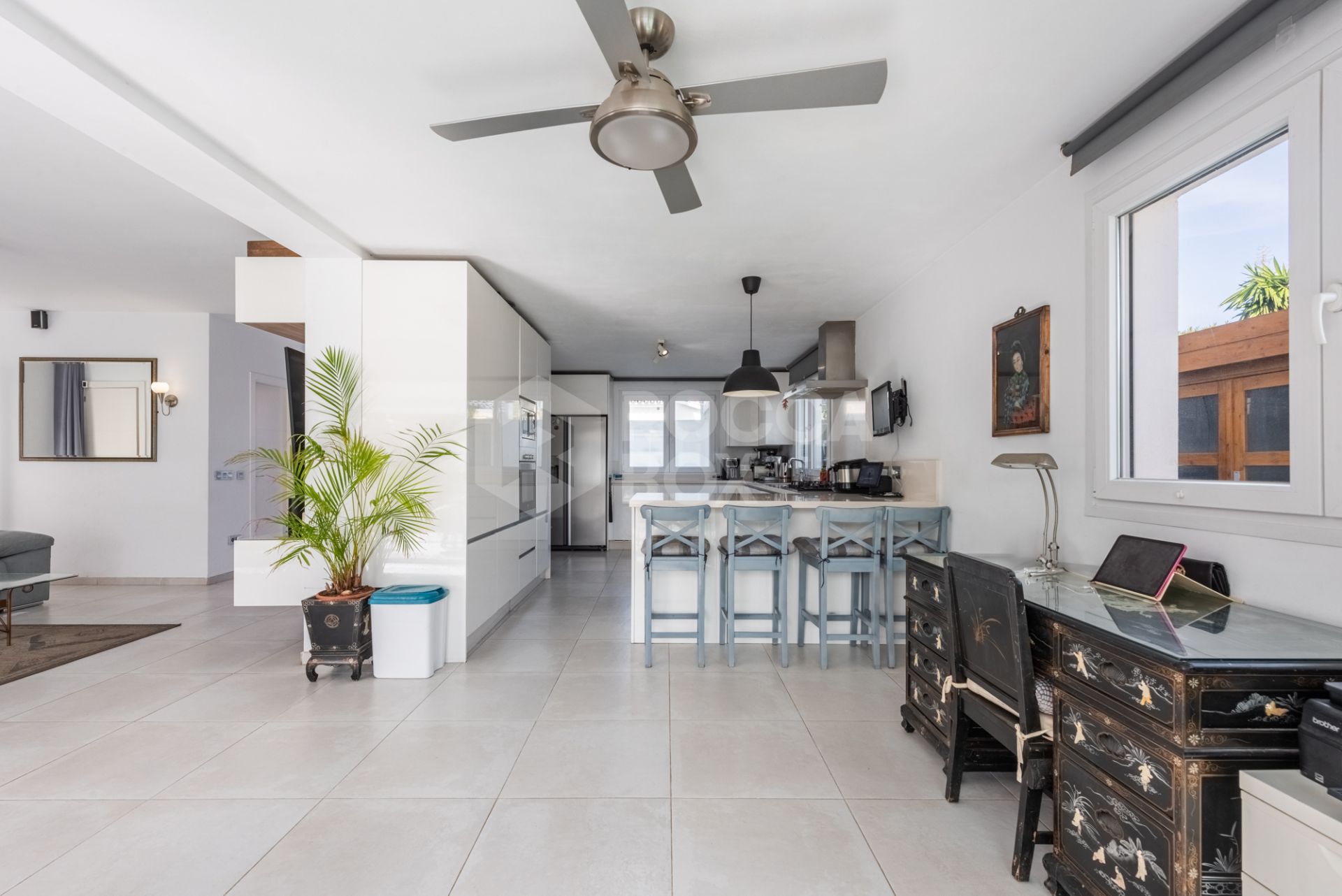 Modern Beachside Villa with Sea Views – New Golden Mile, Estepona