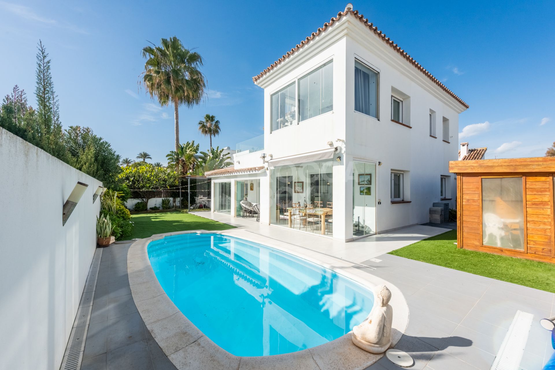 Modern Beachside Villa with Sea Views – New Golden Mile, Estepona