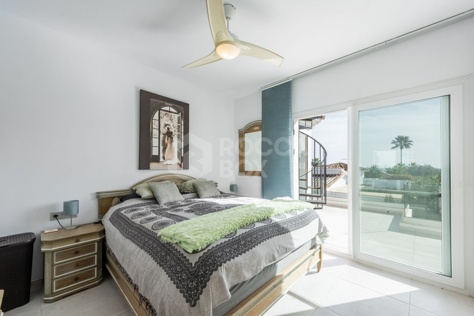 Modern Beachside Villa with Sea Views – New Golden Mile, Estepona