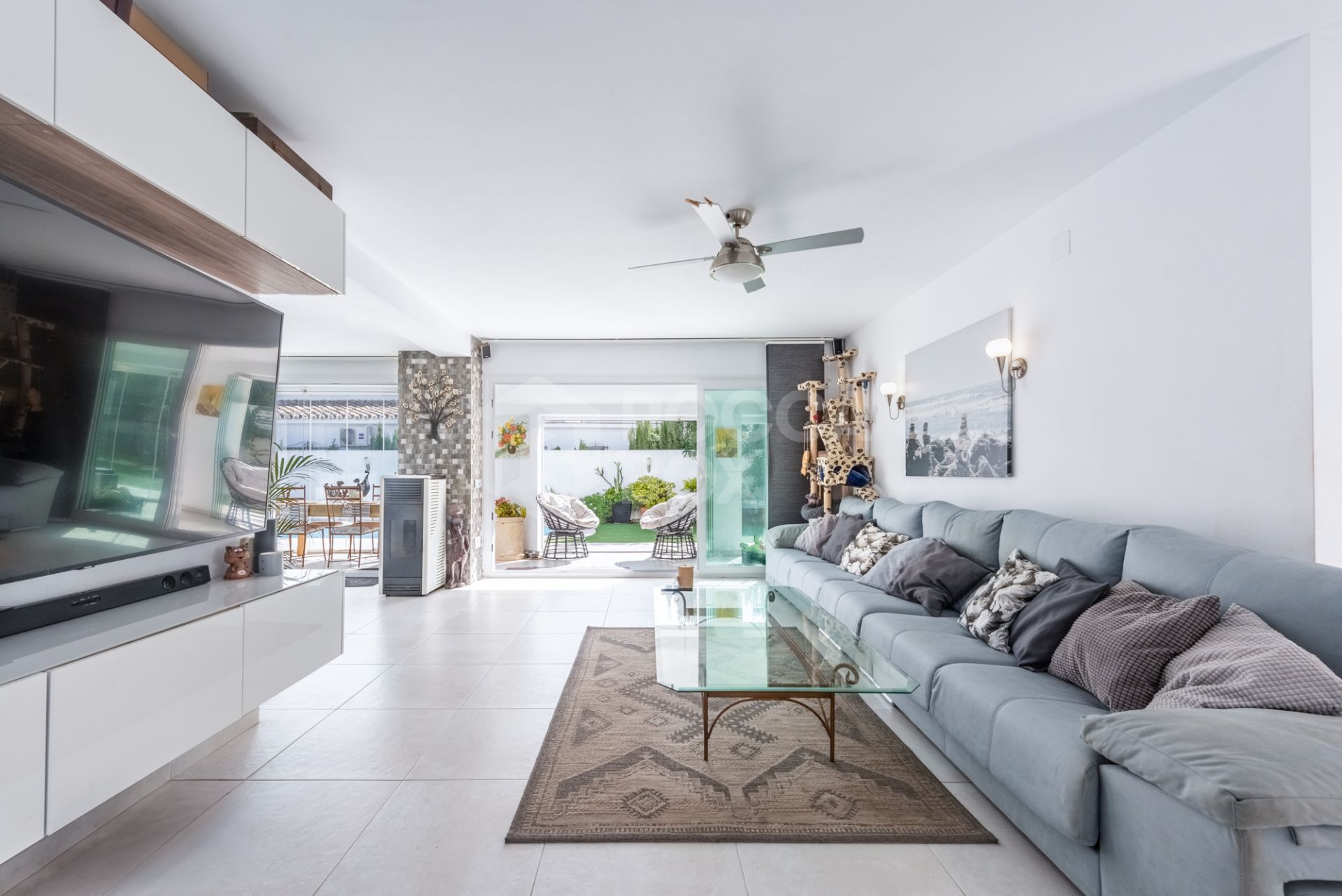 Modern Beachside Villa with Sea Views – New Golden Mile, Estepona