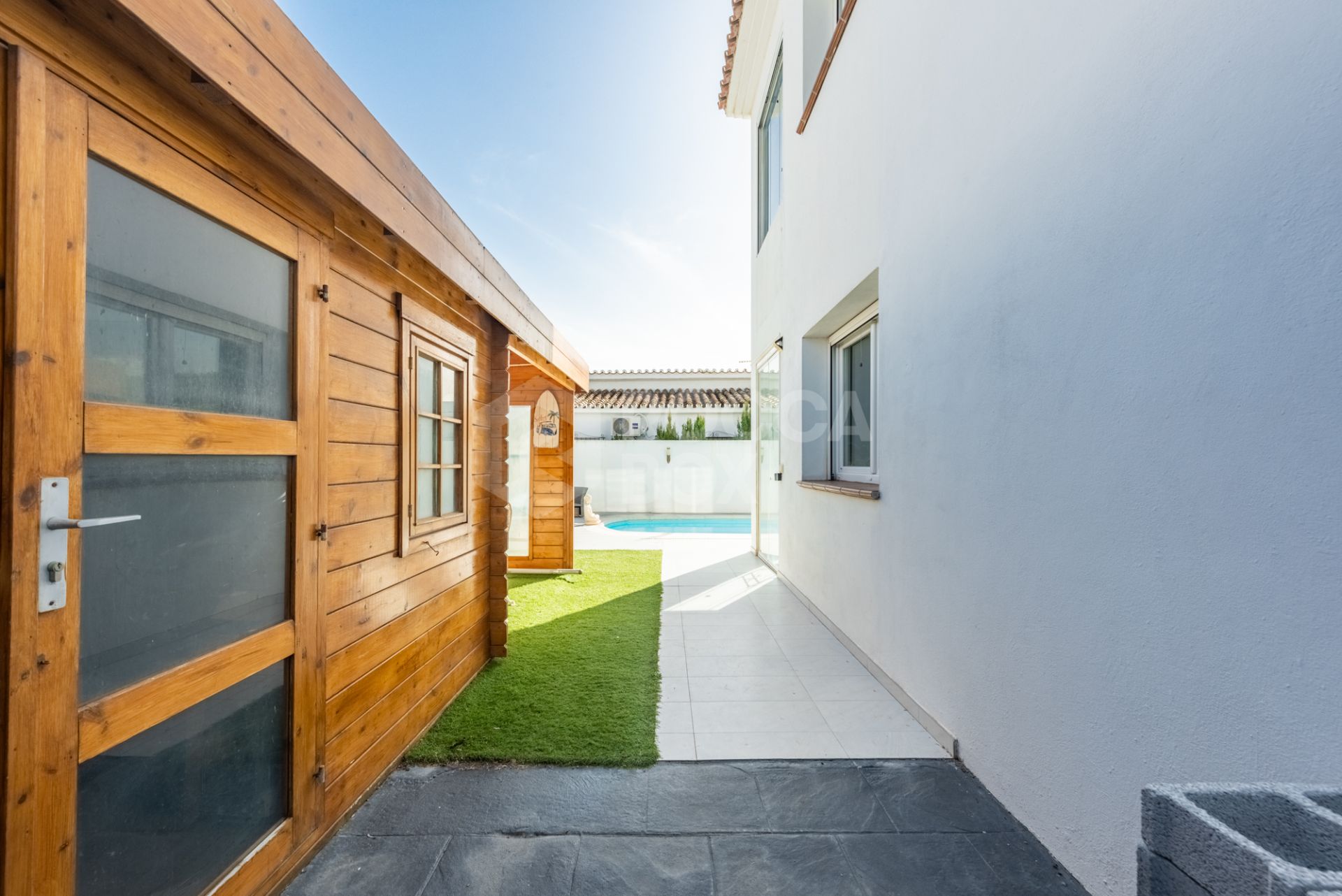 Modern Beachside Villa with Sea Views – New Golden Mile, Estepona