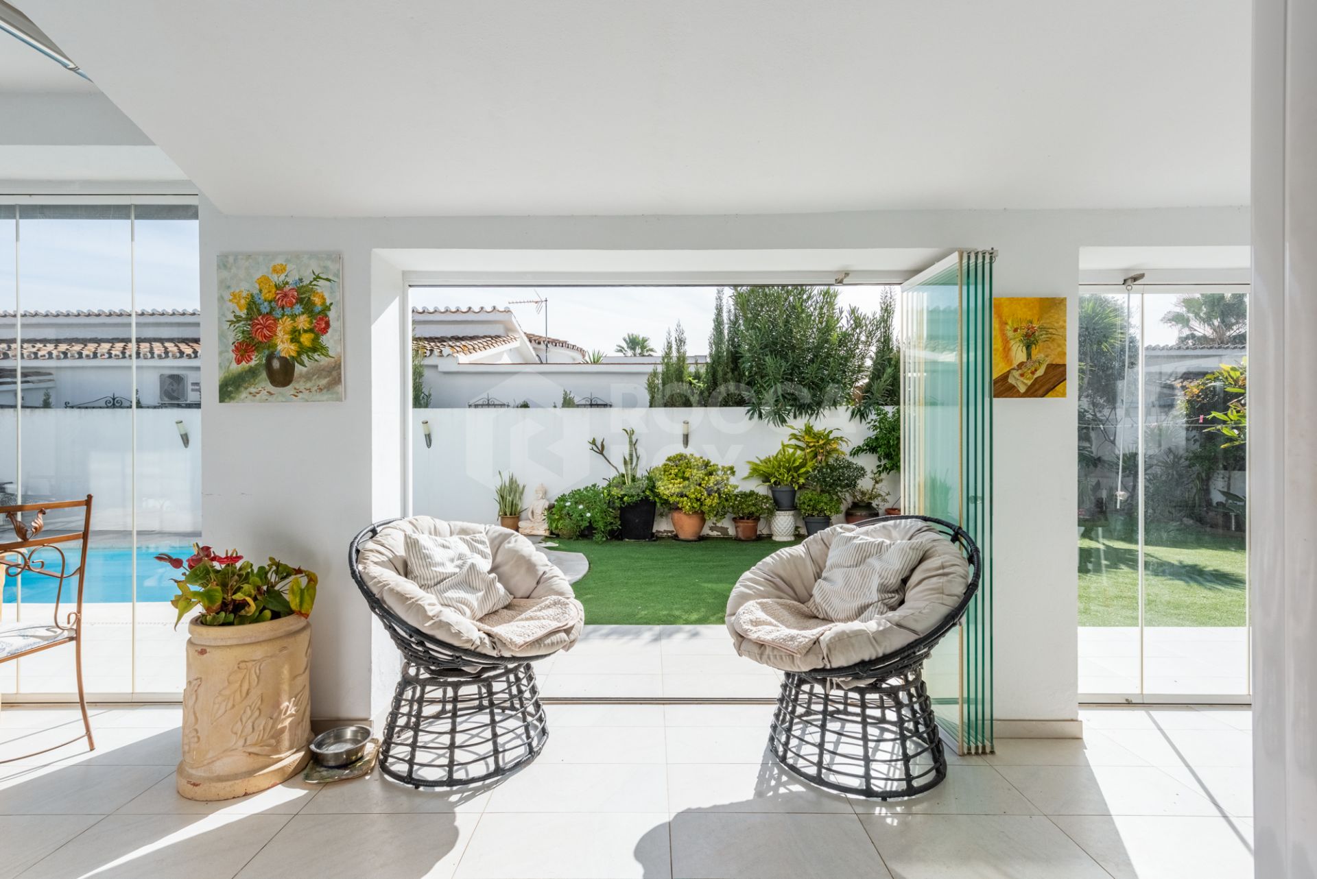 Modern Beachside Villa with Sea Views – New Golden Mile, Estepona