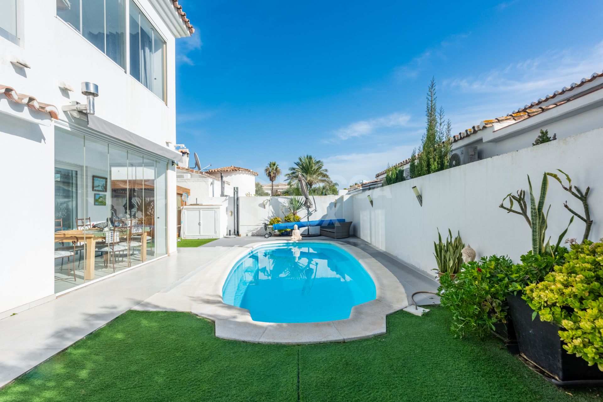 Modern Beachside Villa with Sea Views – New Golden Mile, Estepona